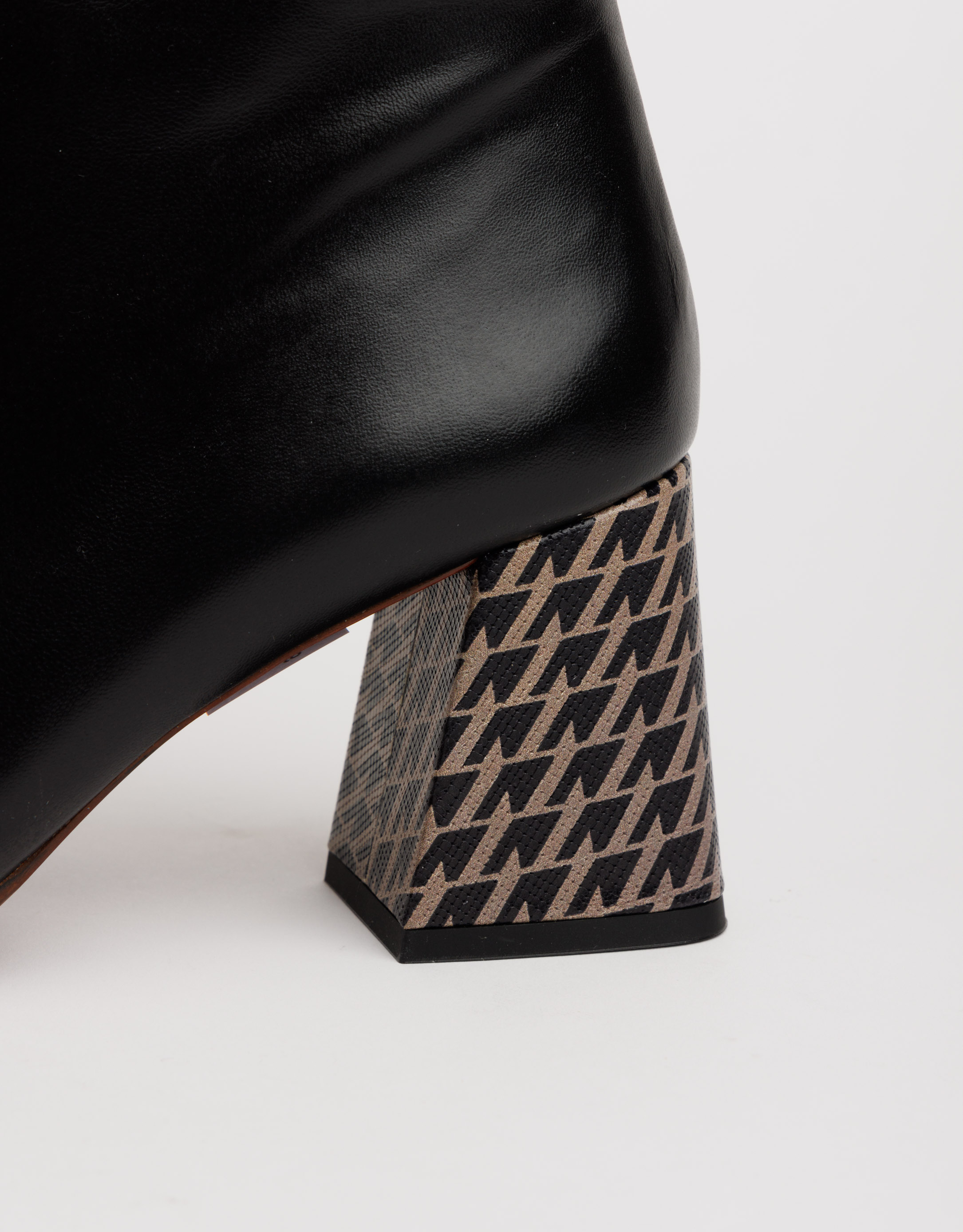 נעלי נשים - Chie Mihara - מגפונים עם עקב SYAN - שחור3