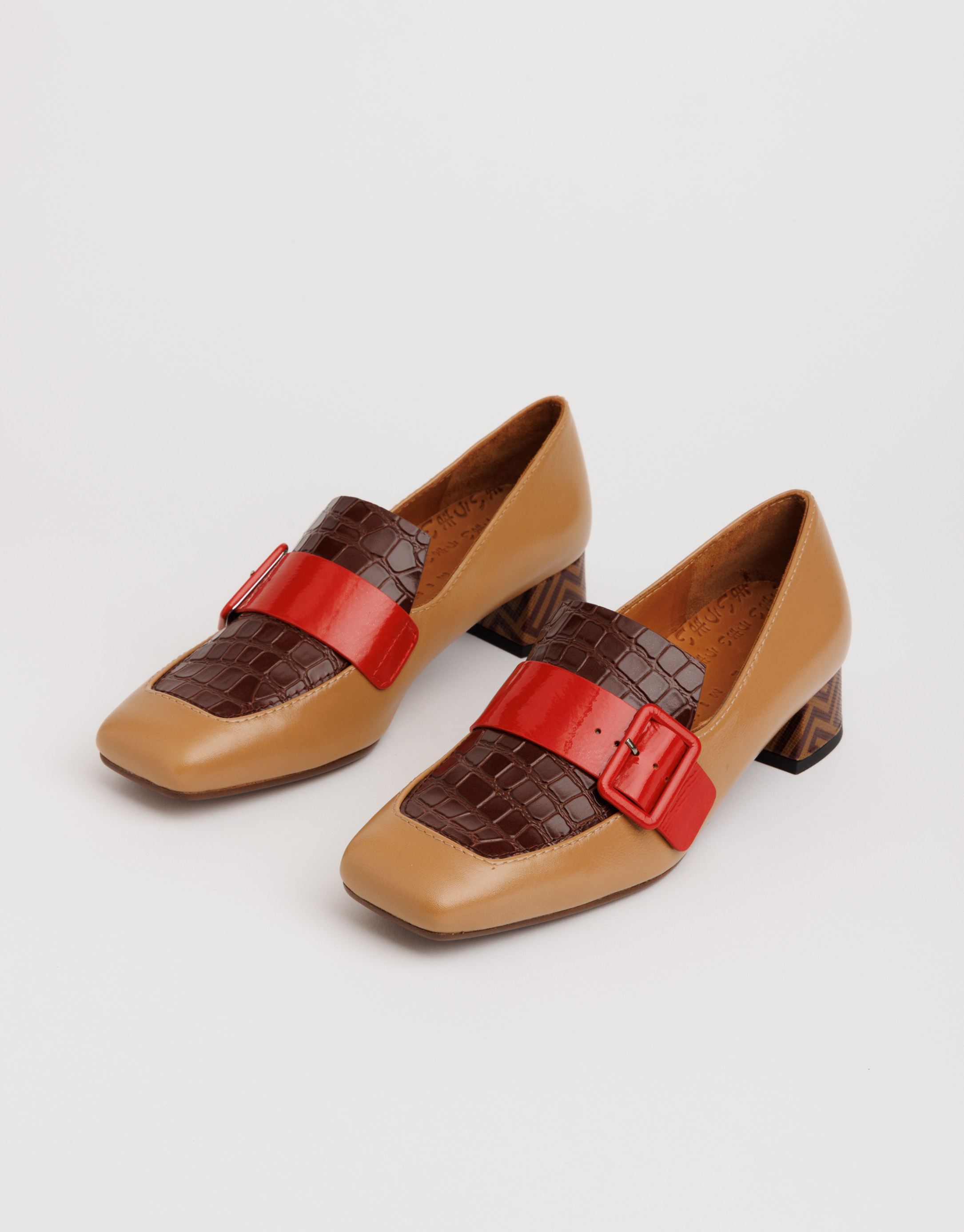 נעלי נשים - Chie Mihara - נעלי מוקסין עם עקב REVA - בז'   חום2