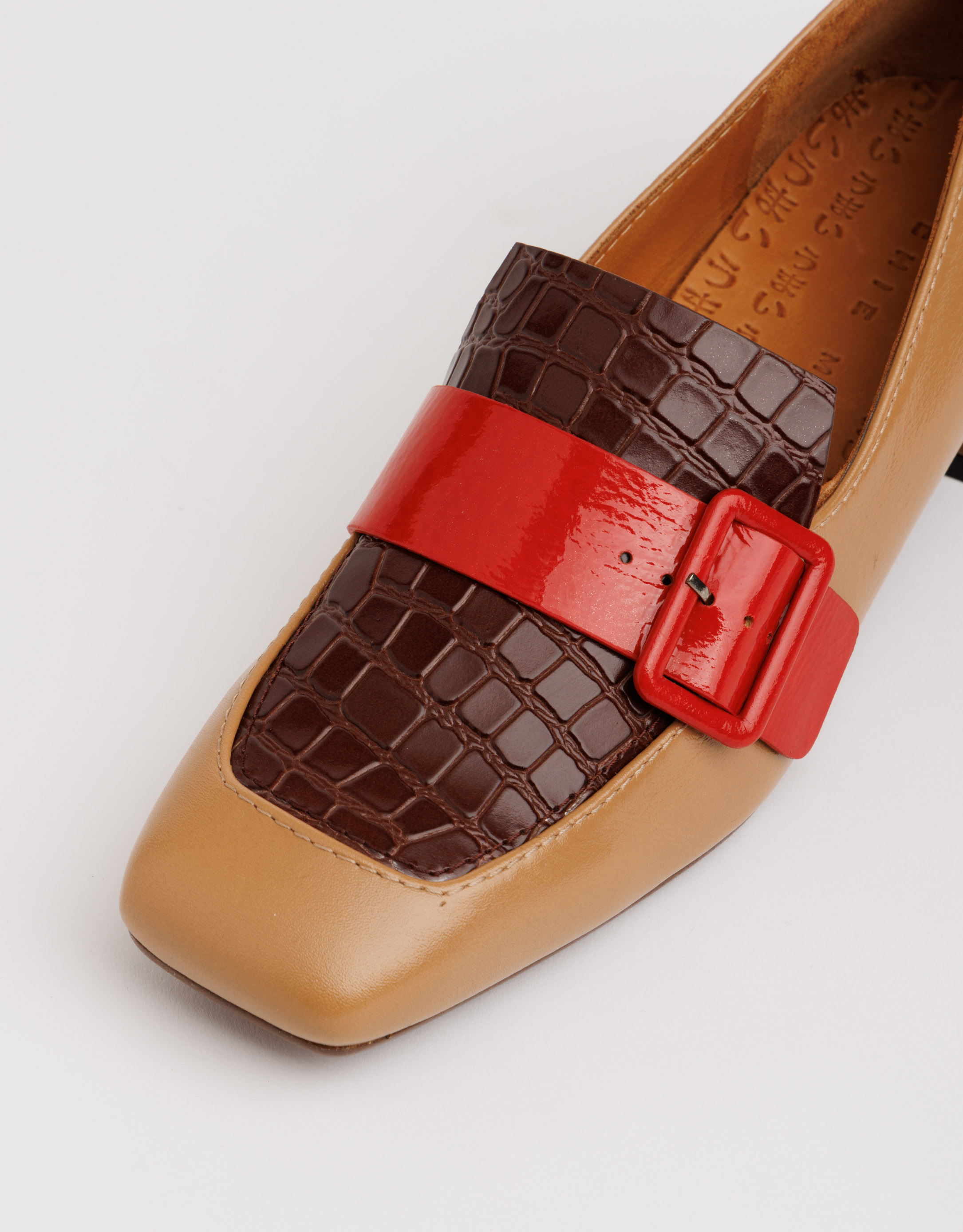 נעלי נשים - Chie Mihara - נעלי מוקסין עם עקב REVA - בז'   חום3