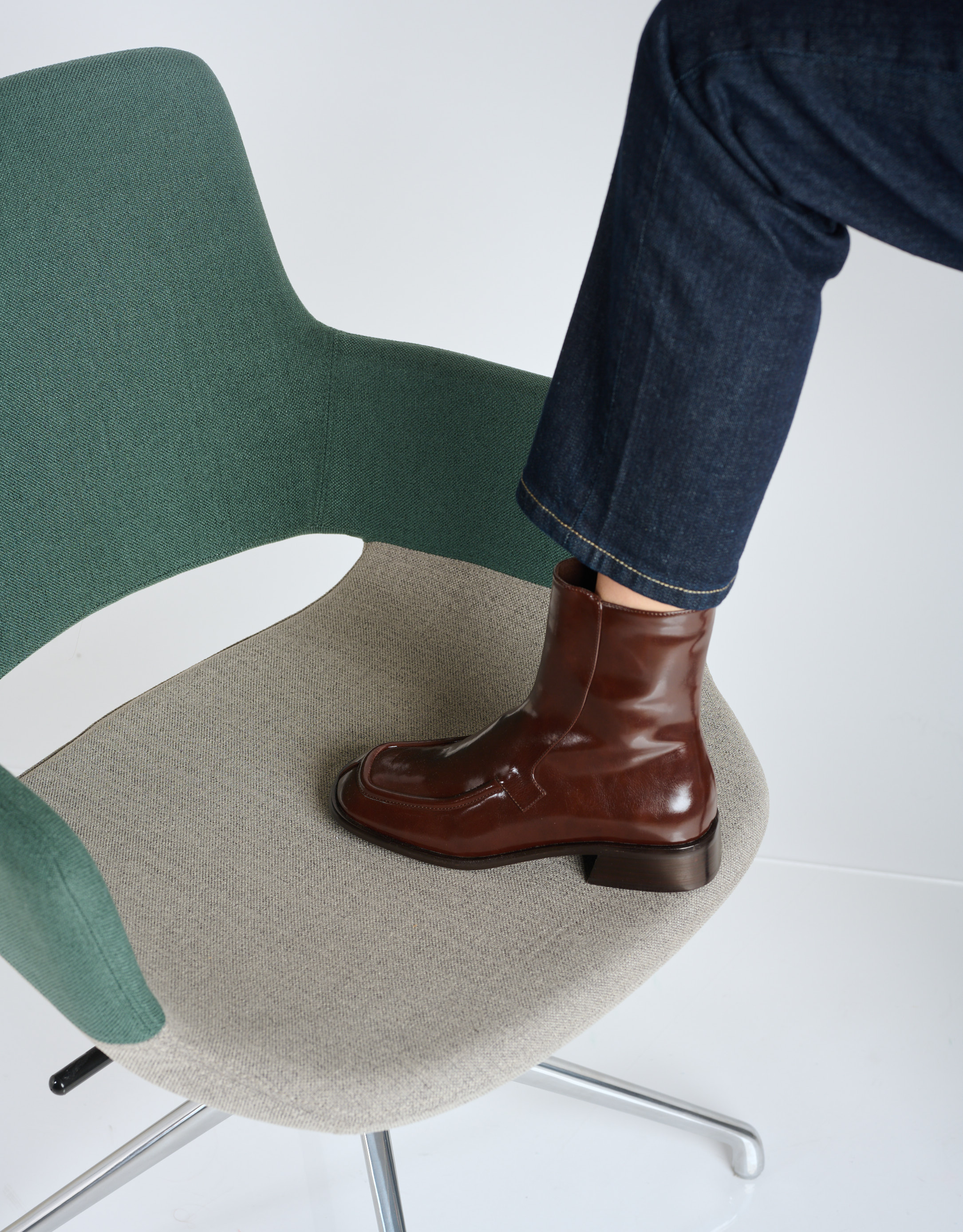 נעלי נשים - Jeffrey Campbell - מגפונים שטוחים ODETTA - חום1