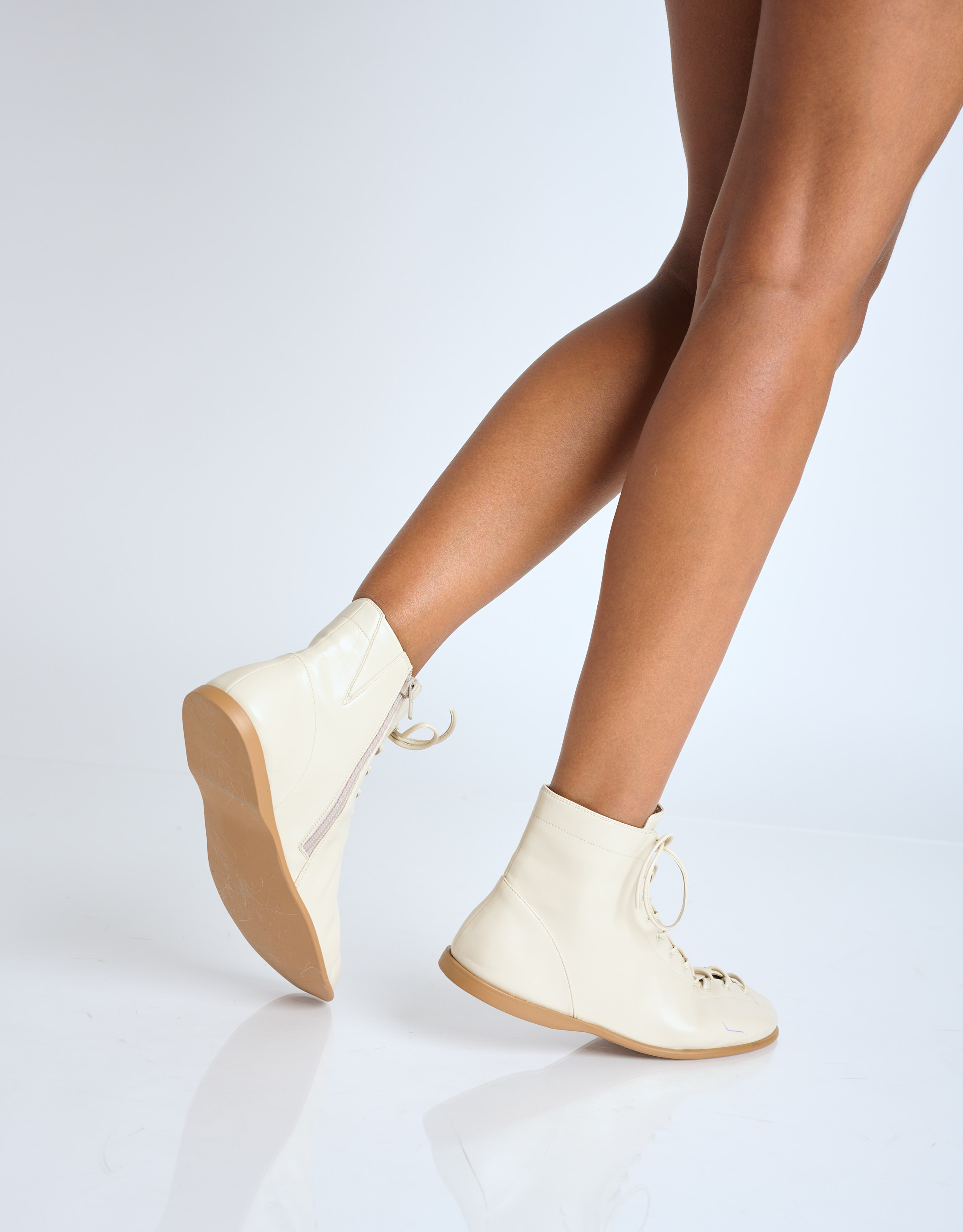 נעלי נשים - Jeffrey Campbell - מגפונים שטוחים BOXXED - אופוויט1