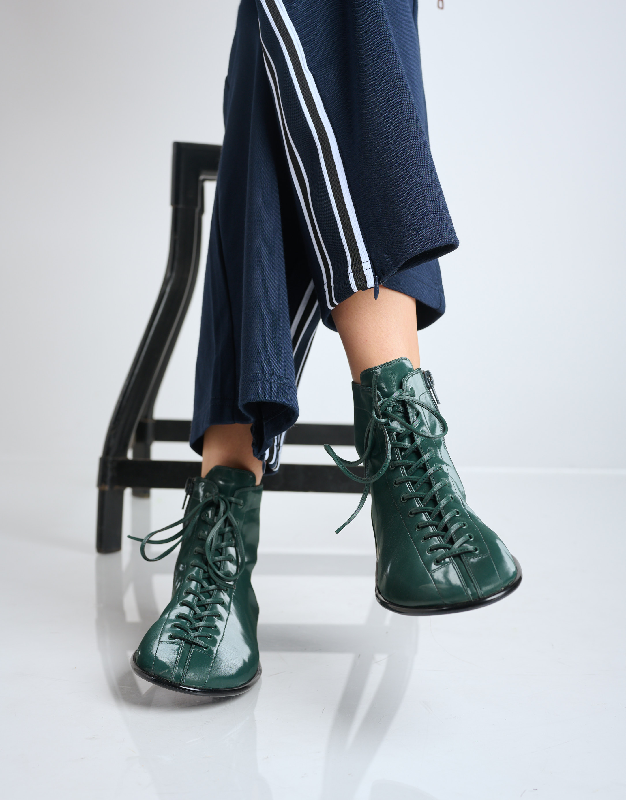 נעלי נשים - Jeffrey Campbell - מגפונים שטוחים BOXXED - ירוק3