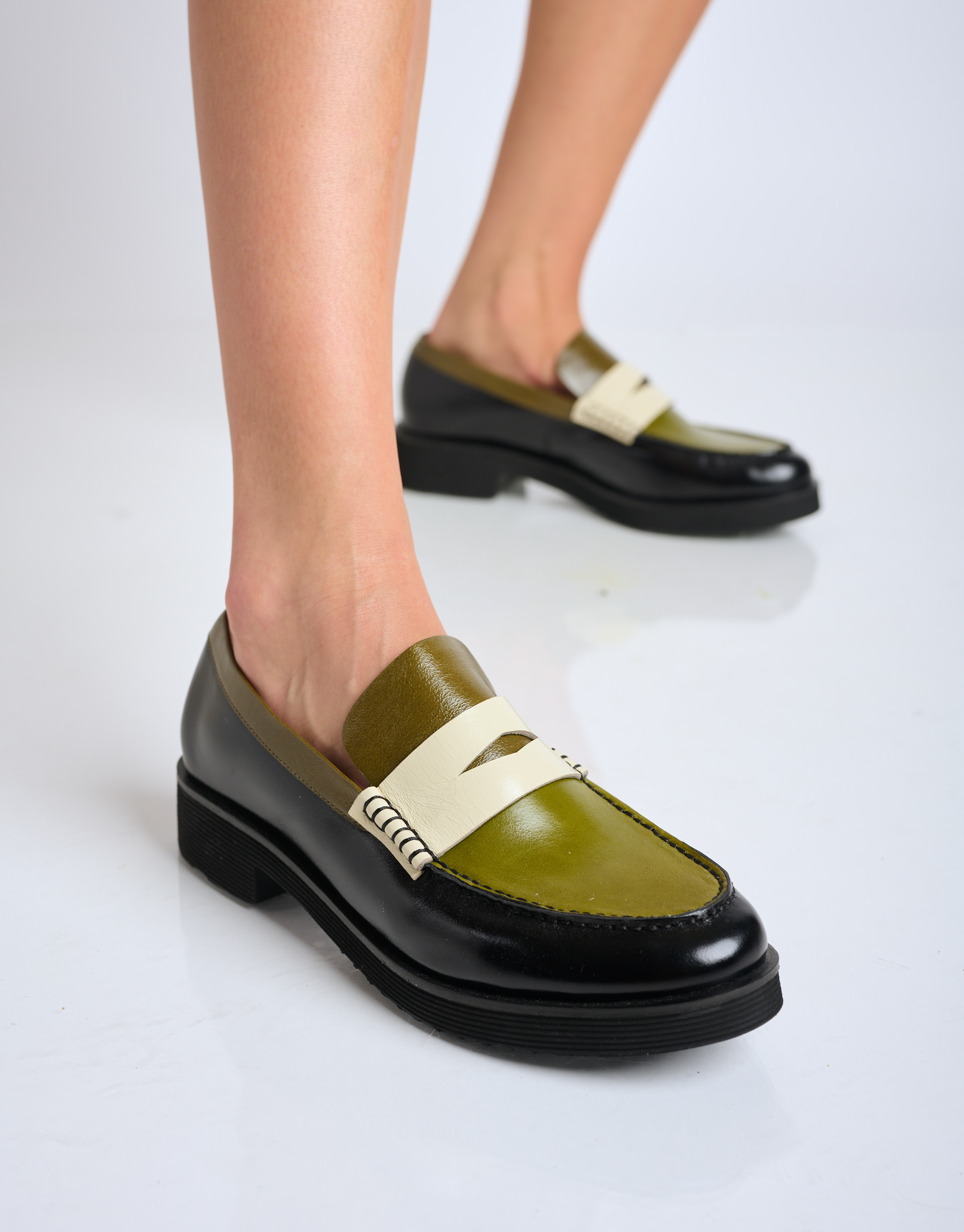 נעלי נשים - Jeffrey Campbell - מוקסינים צבעונים LENNA - שחור ירוק1