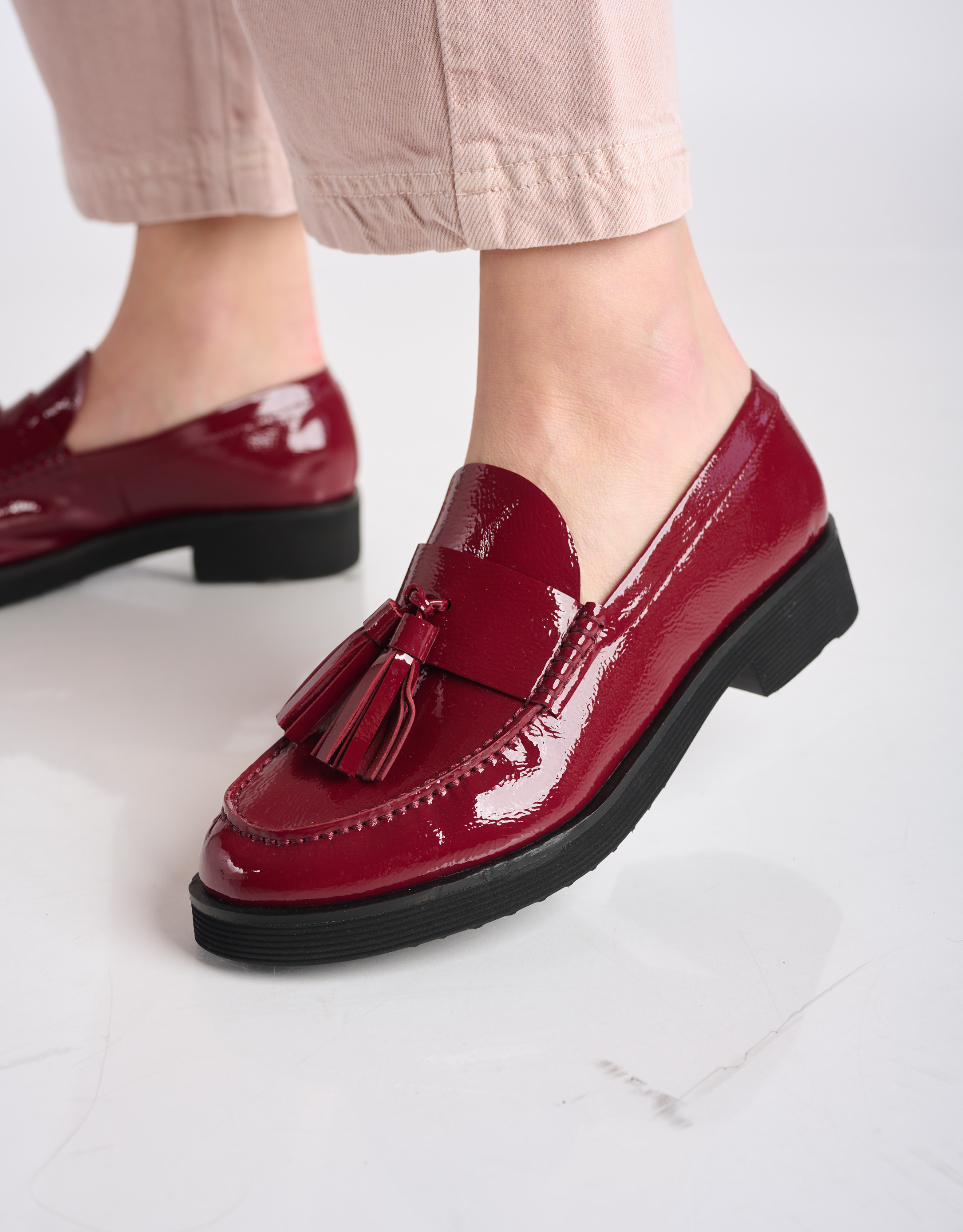 נעלי נשים - Jeffrey Campbell - מוקסיניים LENNA עם גדילים - בורדו4