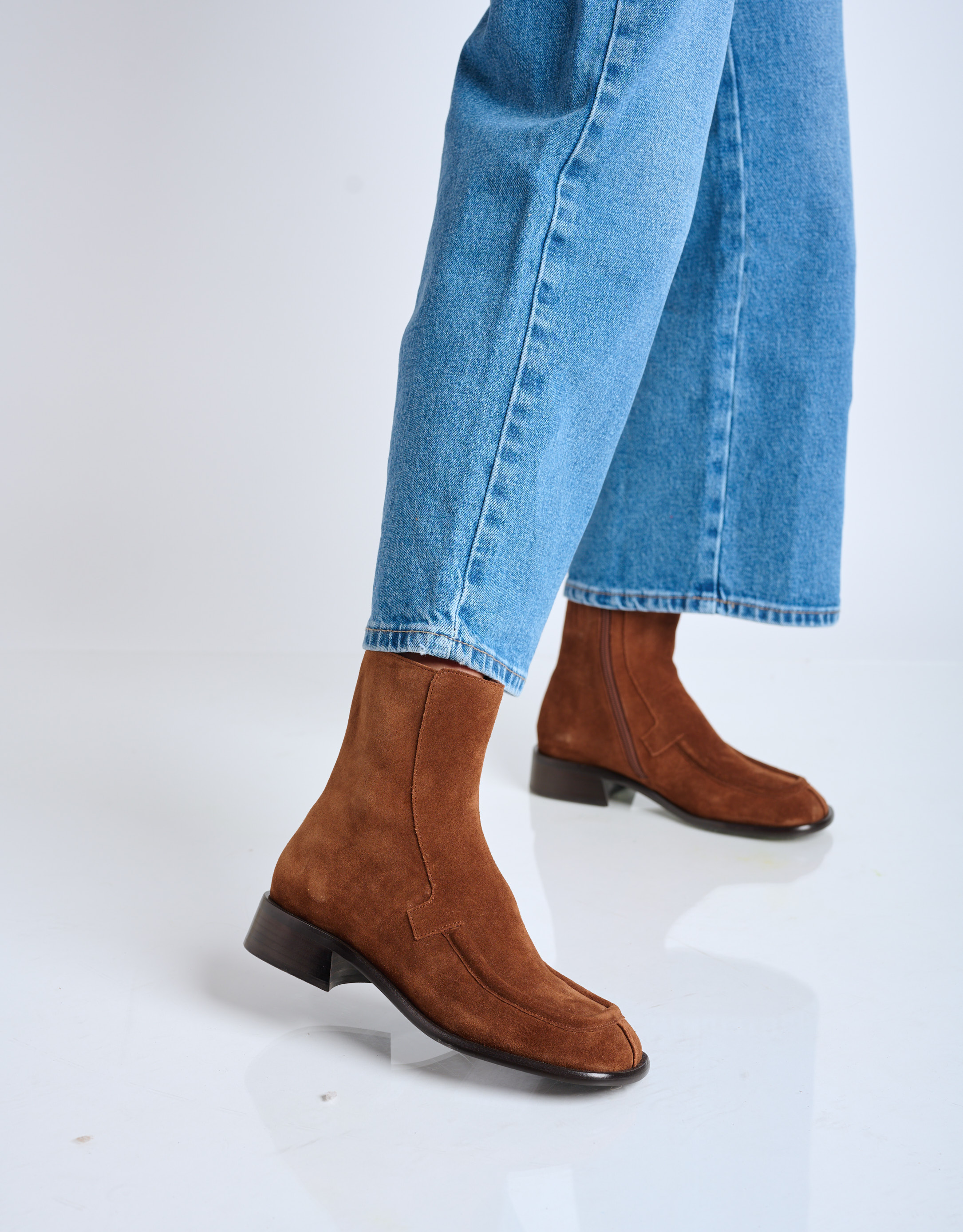 נעלי נשים - Jeffrey Campbell - מגפונים שטוחים מזמש  ODET - קוניאק2