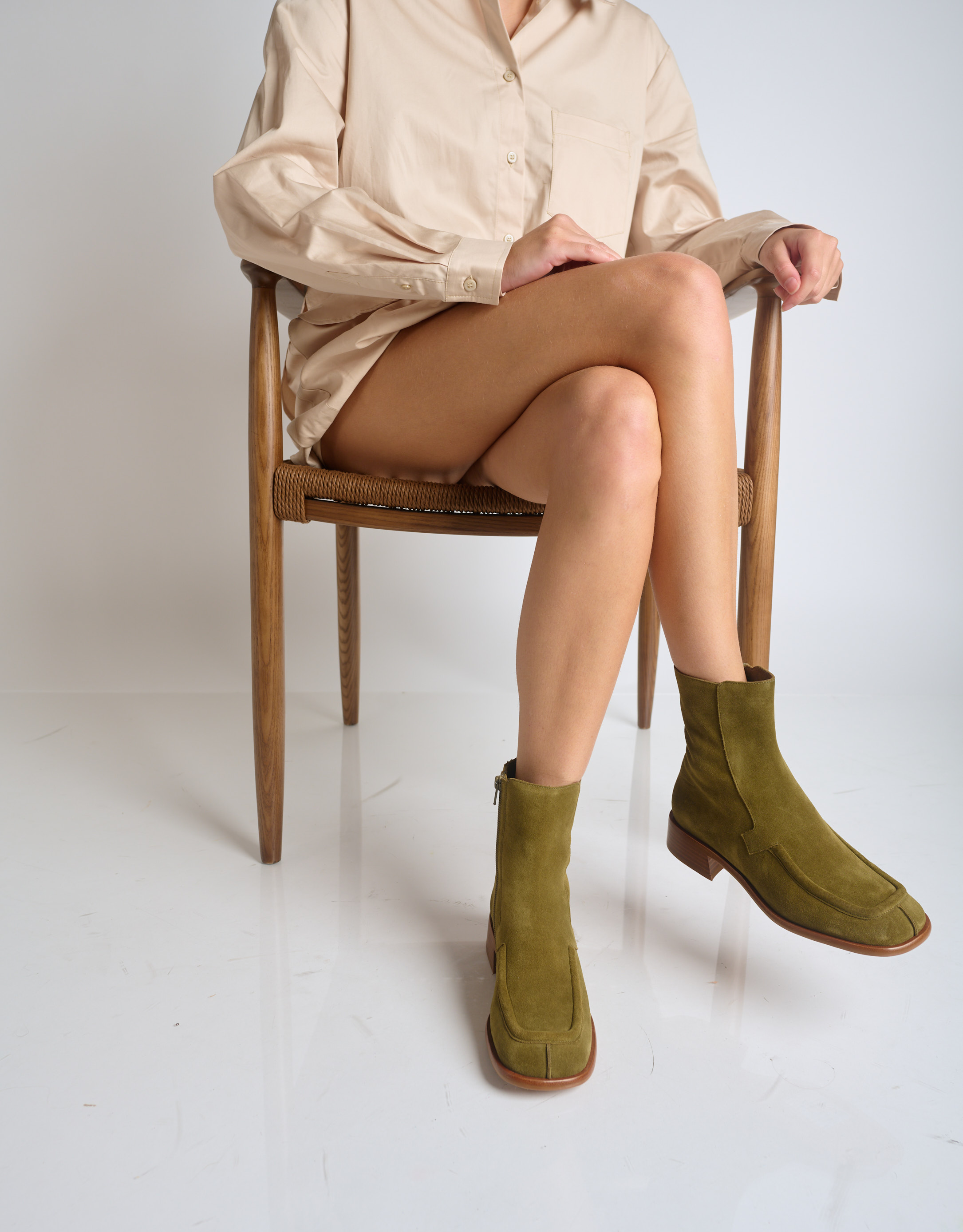 נעלי נשים - Jeffrey Campbell - מגפונים שטוחים מזמש  ODET - זית2