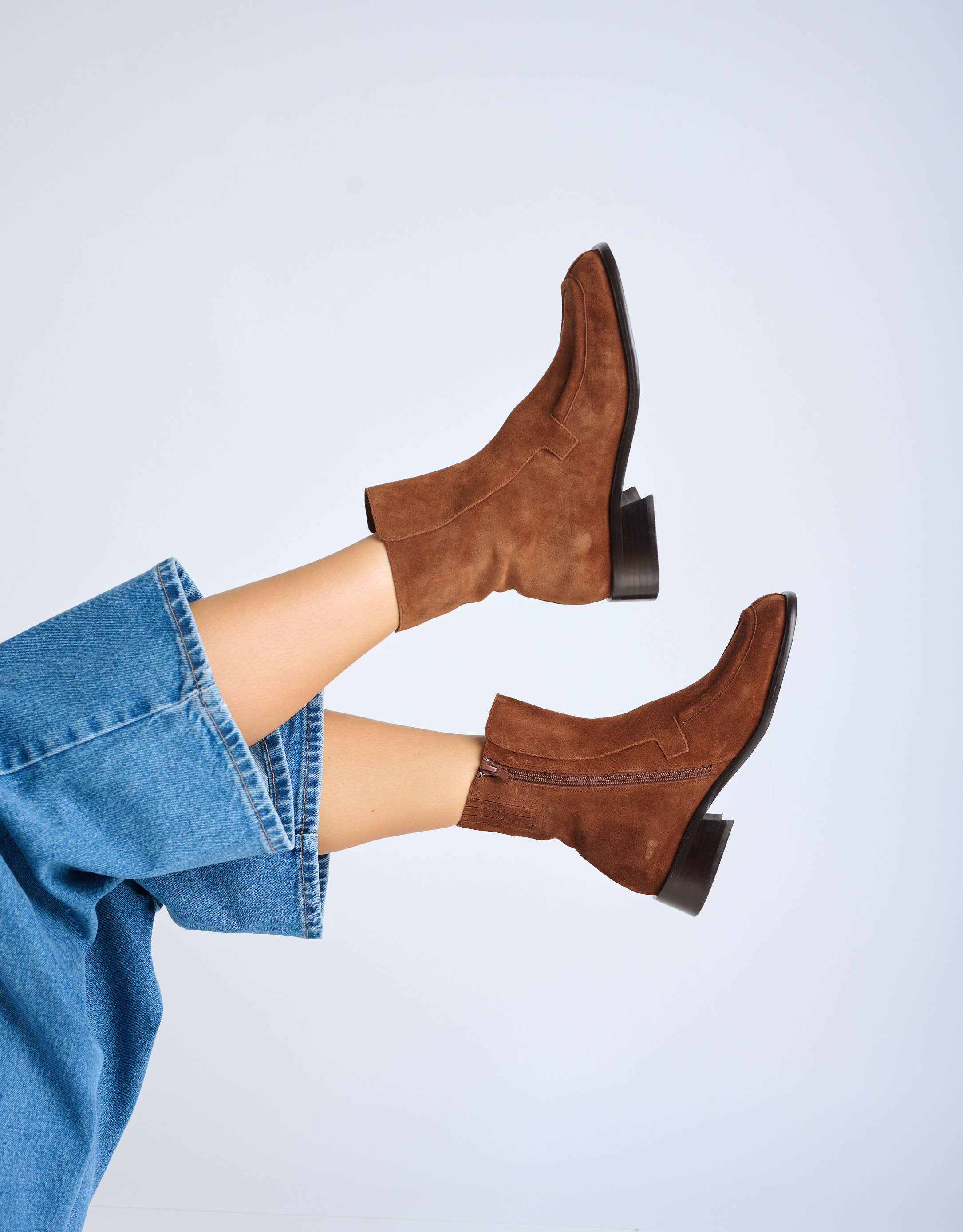 נעלי נשים - Jeffrey Campbell - מגפונים שטוחים מזמש  ODET - קוניאק3