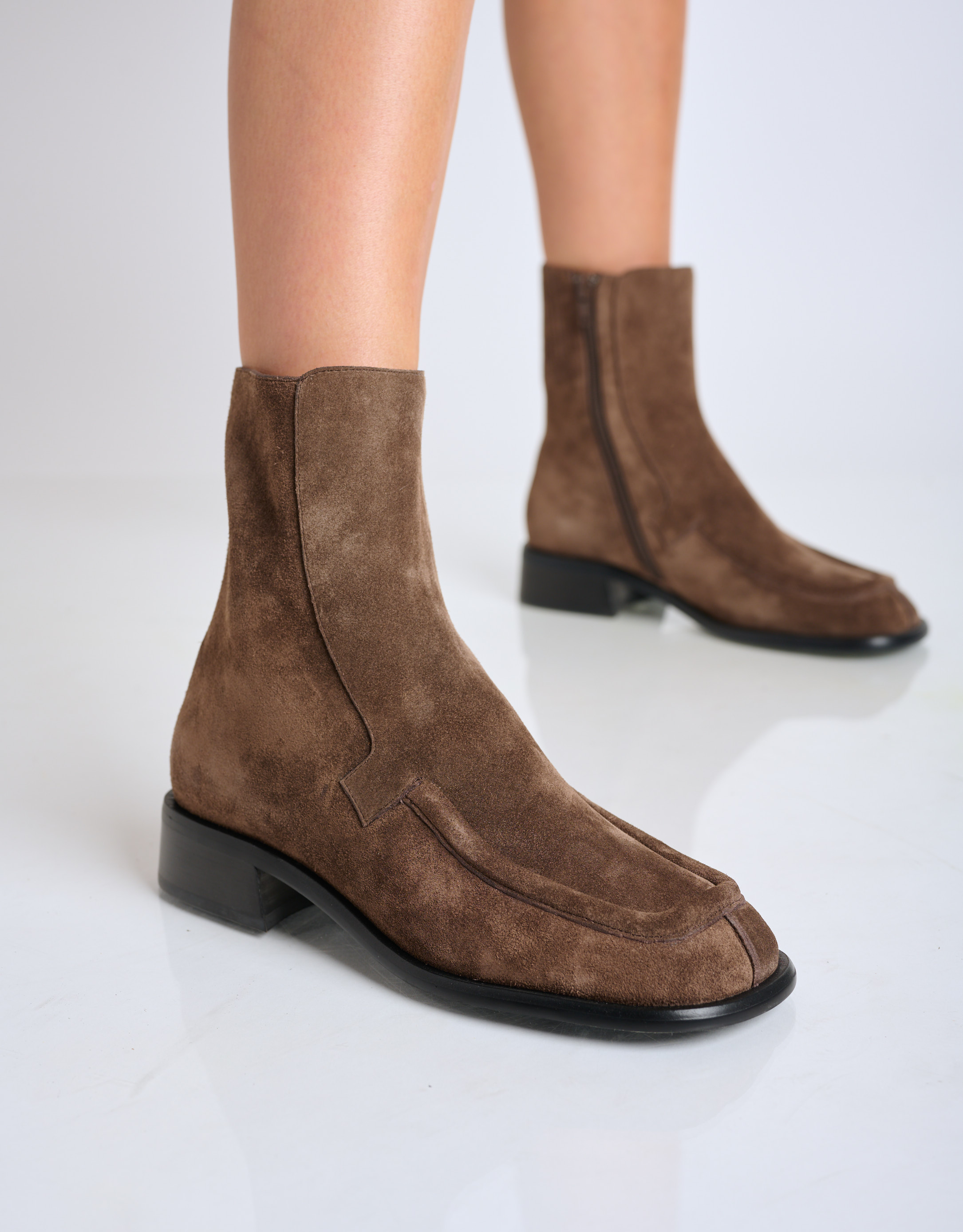 נעלי נשים - Jeffrey Campbell - מגפונים שטוחים מזמש  ODET - חום4