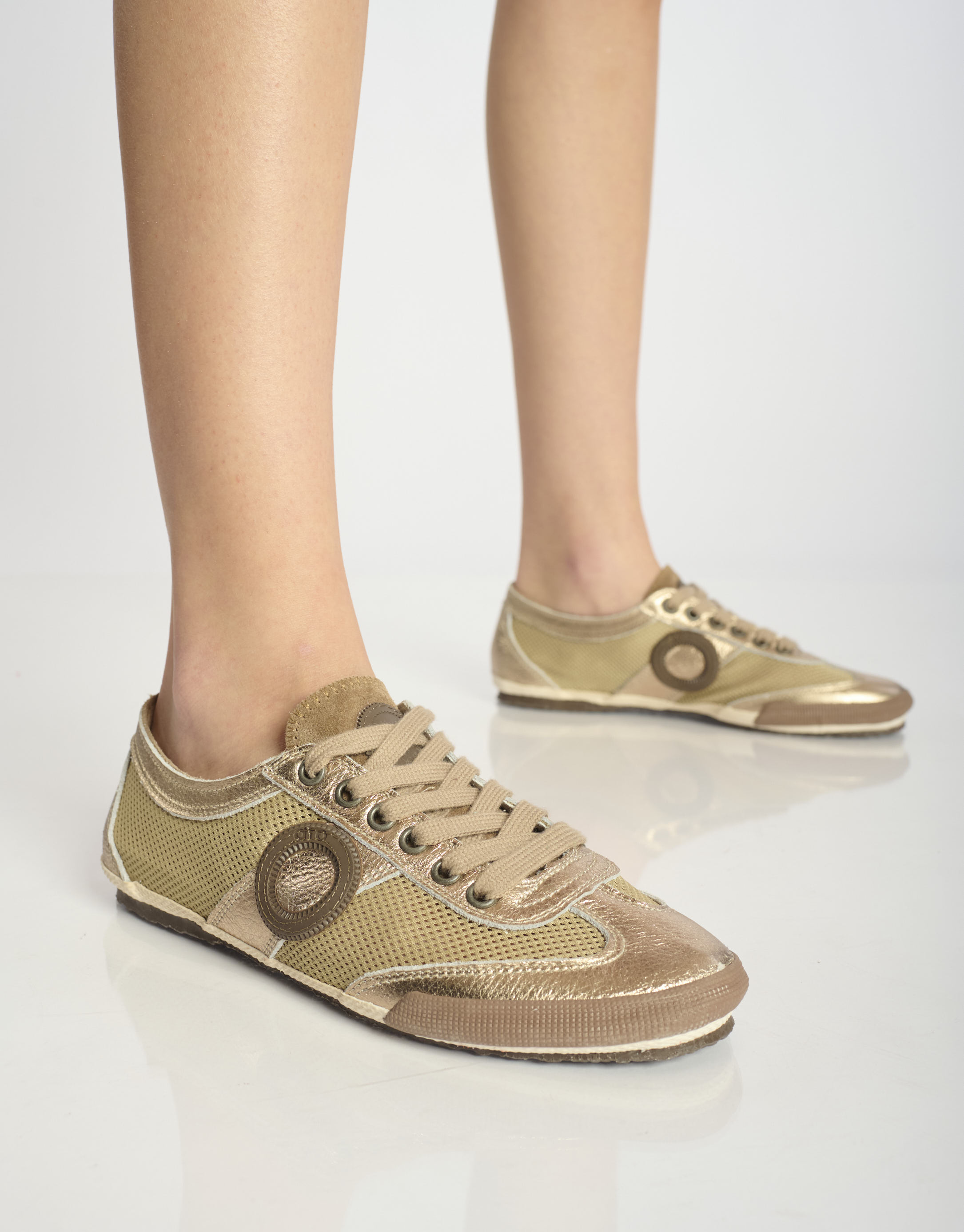 נעלי נשים - Aro - סניקרס מטאליות JOANETA - ברונזה2