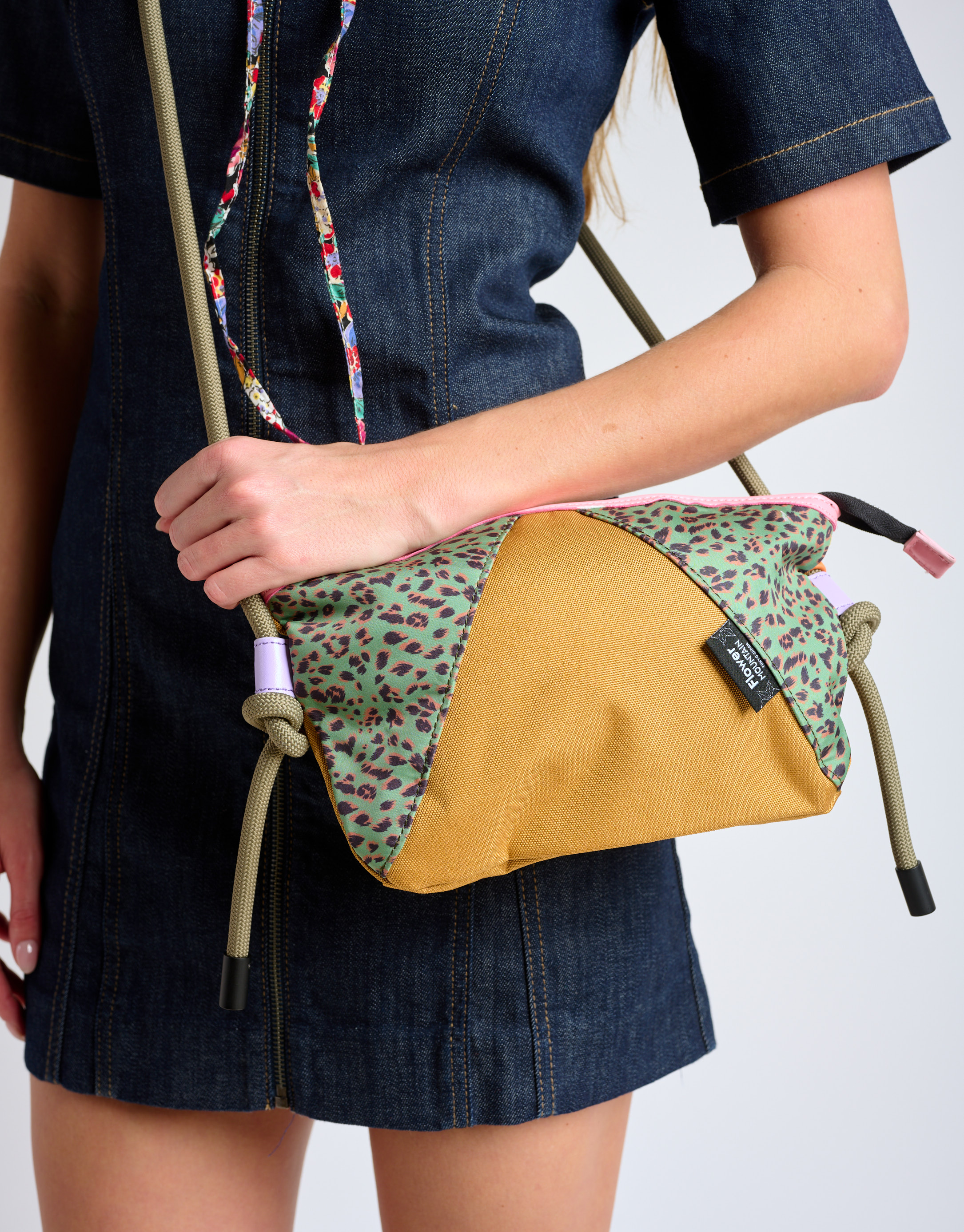 נעלי נשים - Flower Mountain - תיק צד POCKET FM - ירוק מנומר2