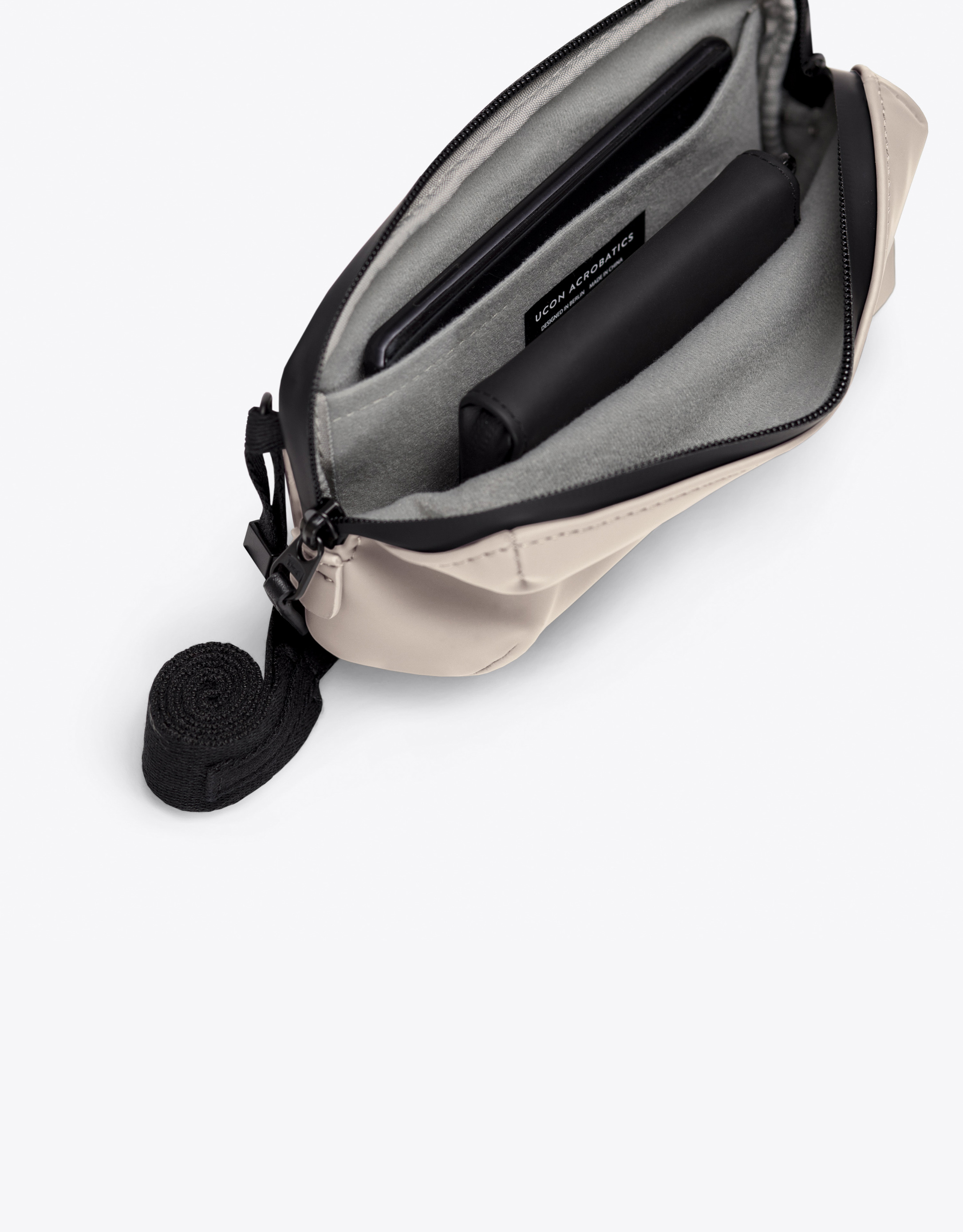 נעלי נשים - Ucon Acrobatics - פאוץ' גדול ANDO - בז'3