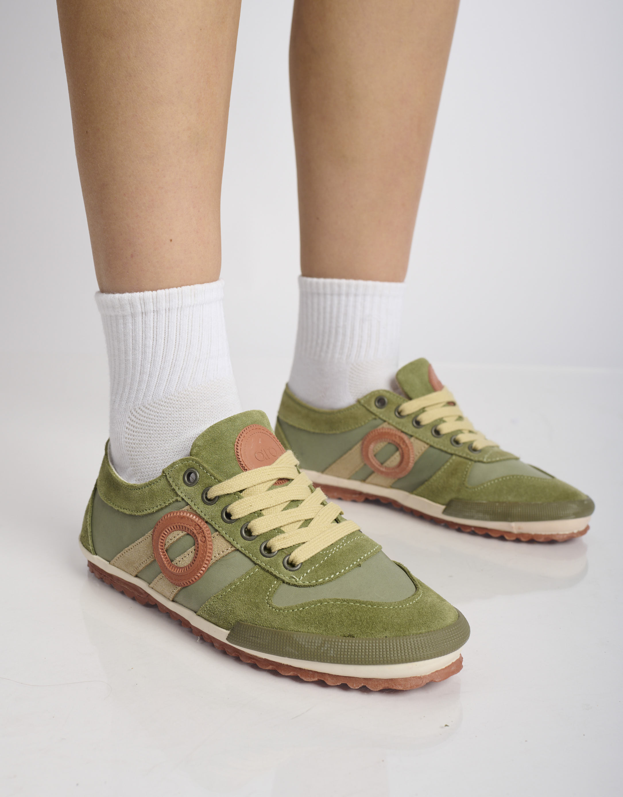 נעלי נשים - Aro - סניקרס נמוכות מעור IDO - זית1