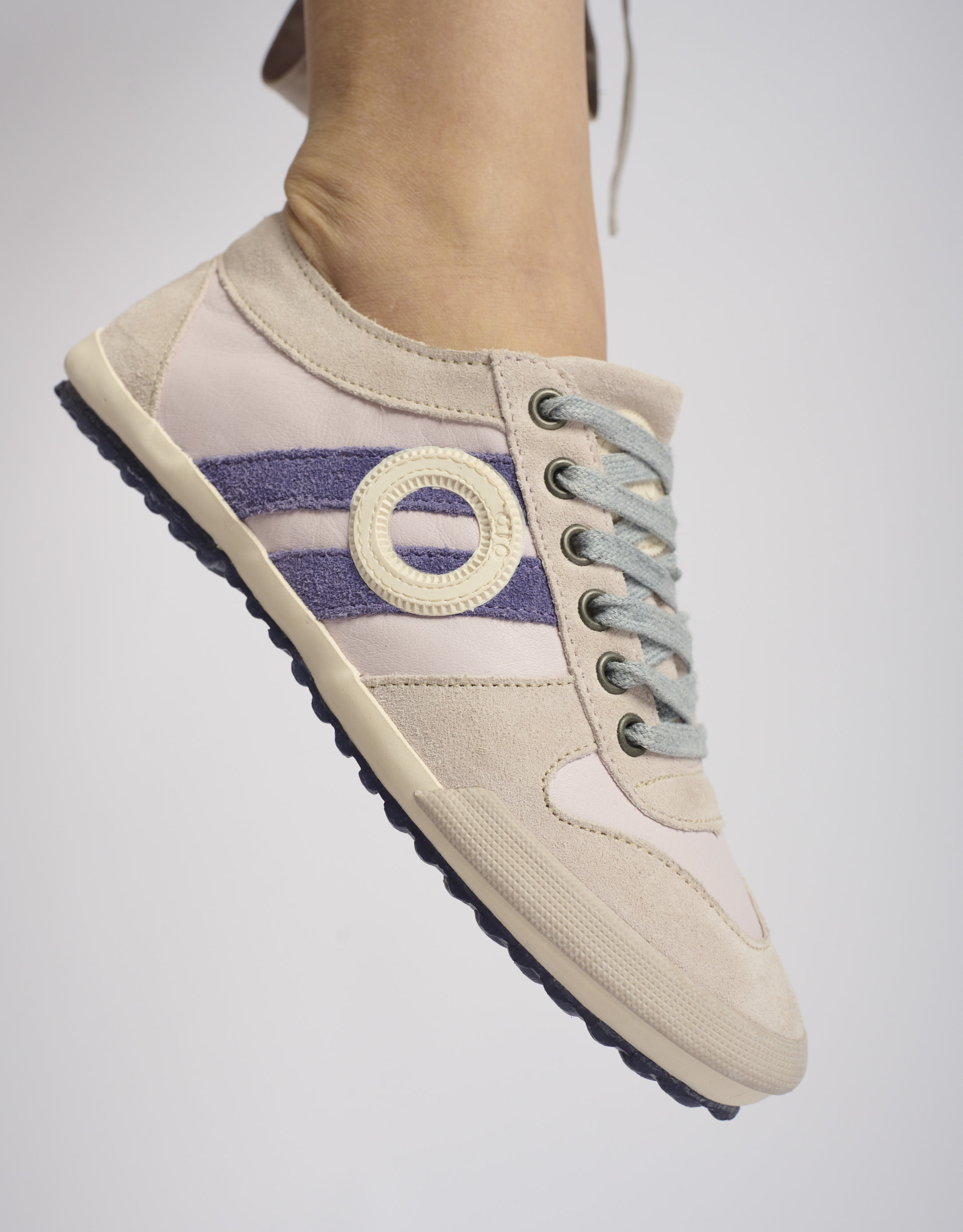 נעלי נשים - Aro - סניקרס נמוכות מעור IDO - לילך3