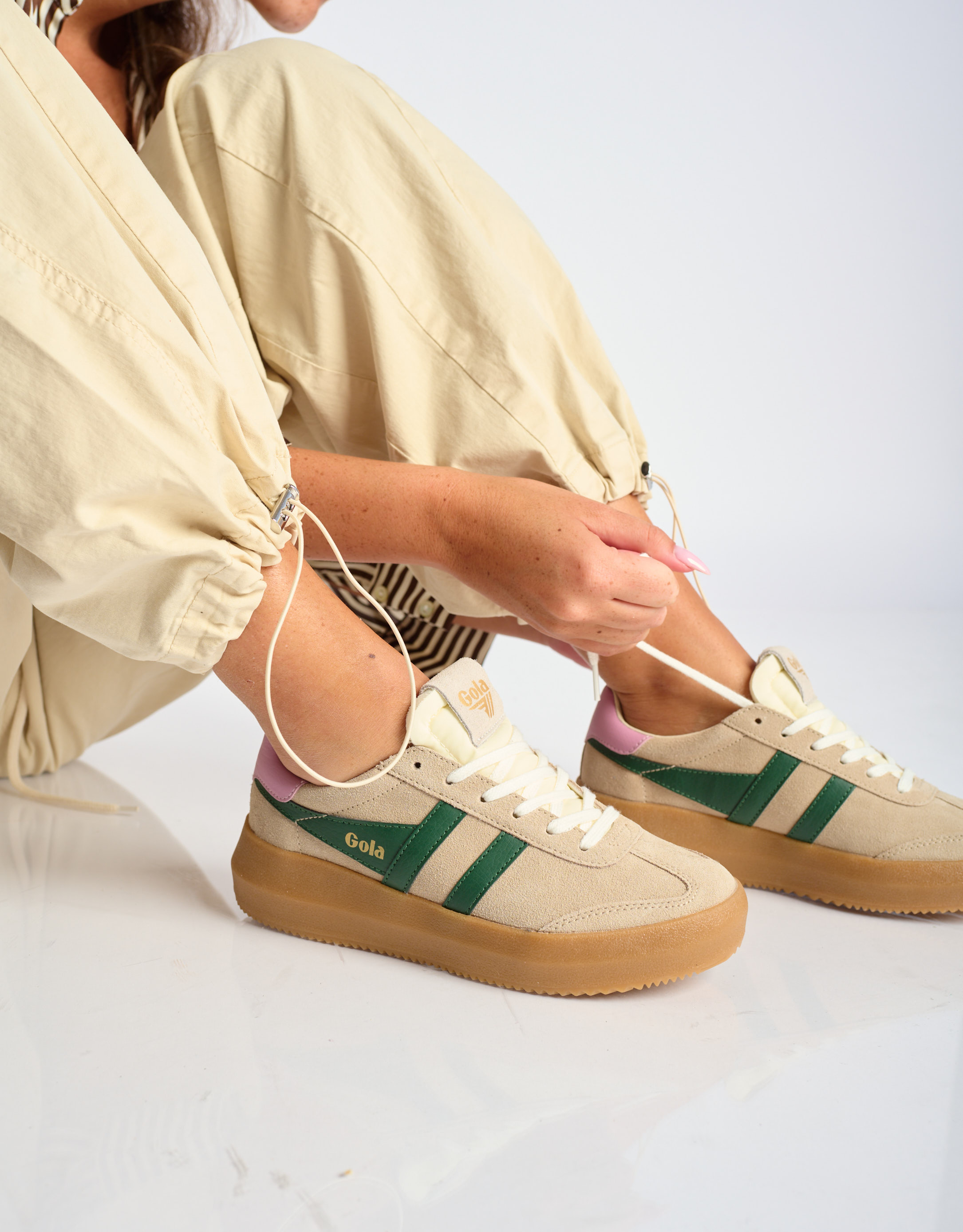 נעלי נשים - Gola - סניקרס זמש ATHENA - בז'   ירוק1