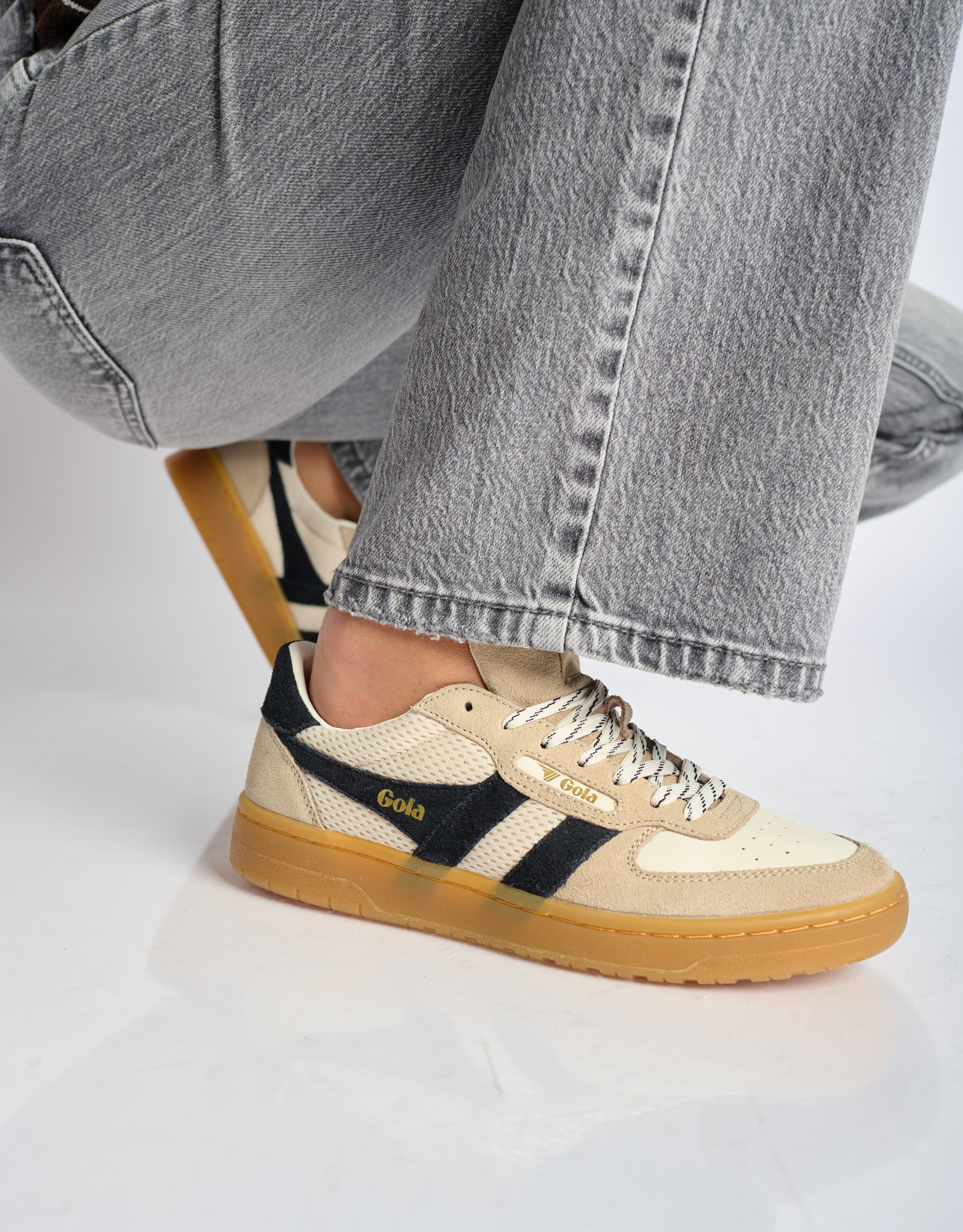 נעלי נשים - Gola - סניקרס בד וזמש HAWK 83 - לבן   שחור1