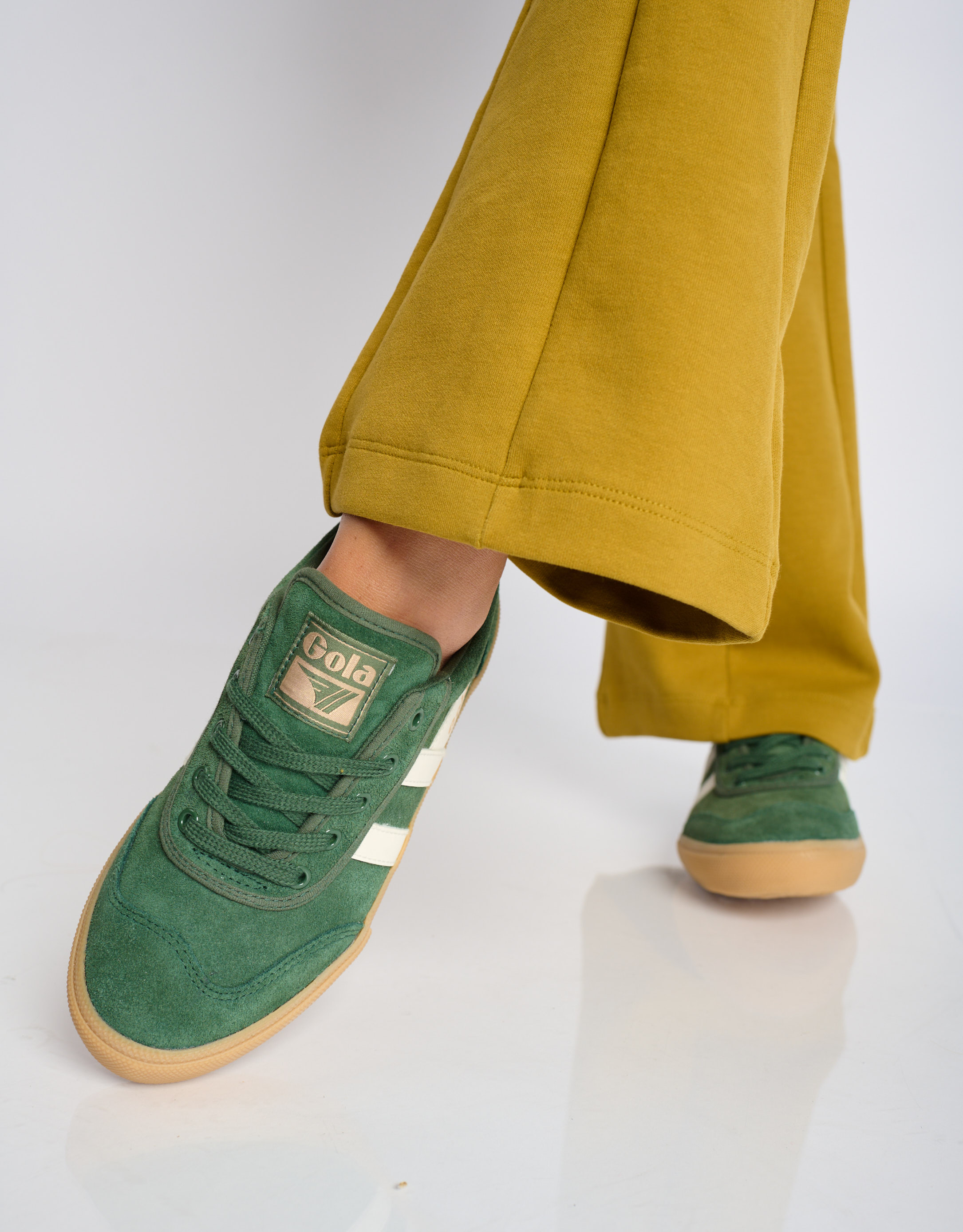 נעלי נשים - Gola - סניקרס זמש BADMINTON - ירוק3