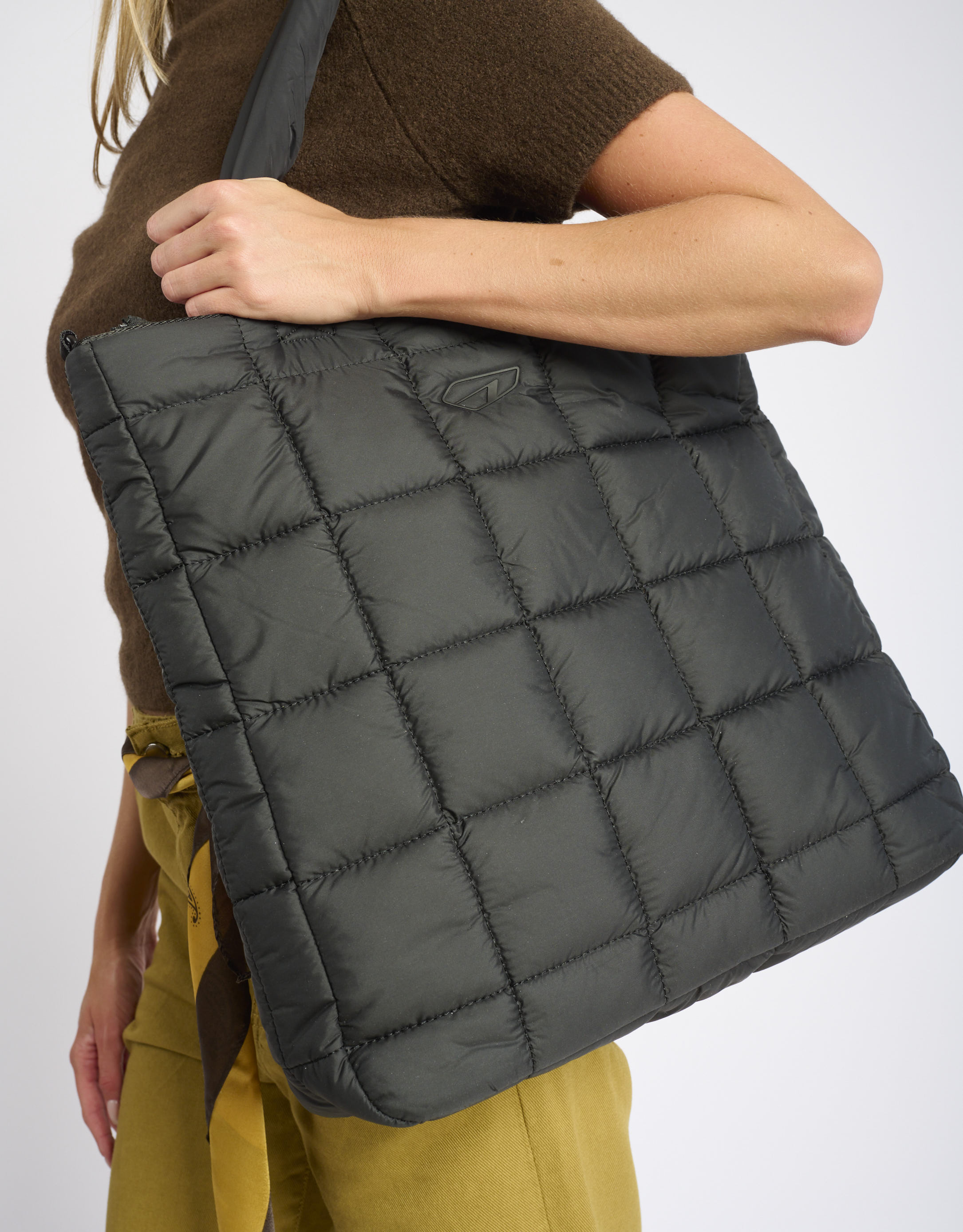 נעלי נשים - Arkk - תיק  PADDED SHOPPER - שחור1