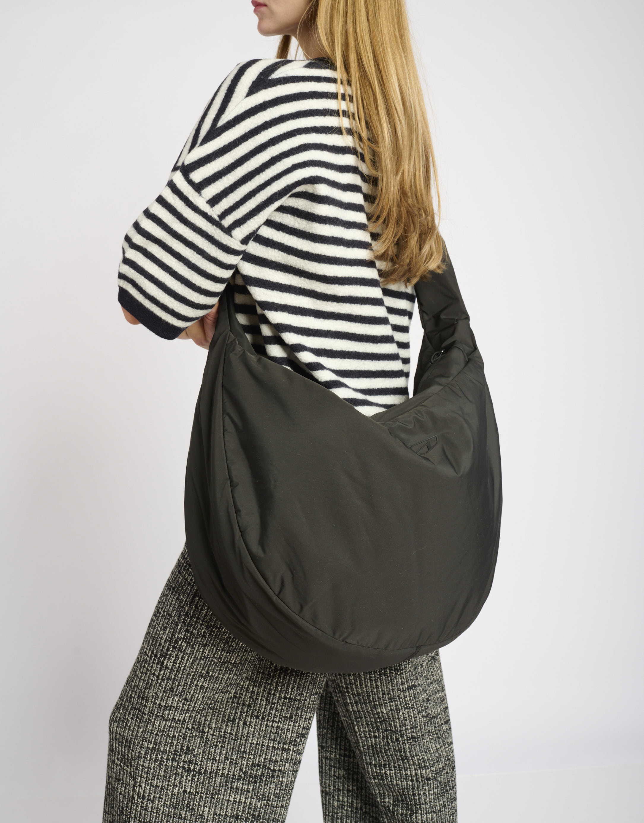 נעלי נשים - Arkk - תיק צד SLING - שחור1