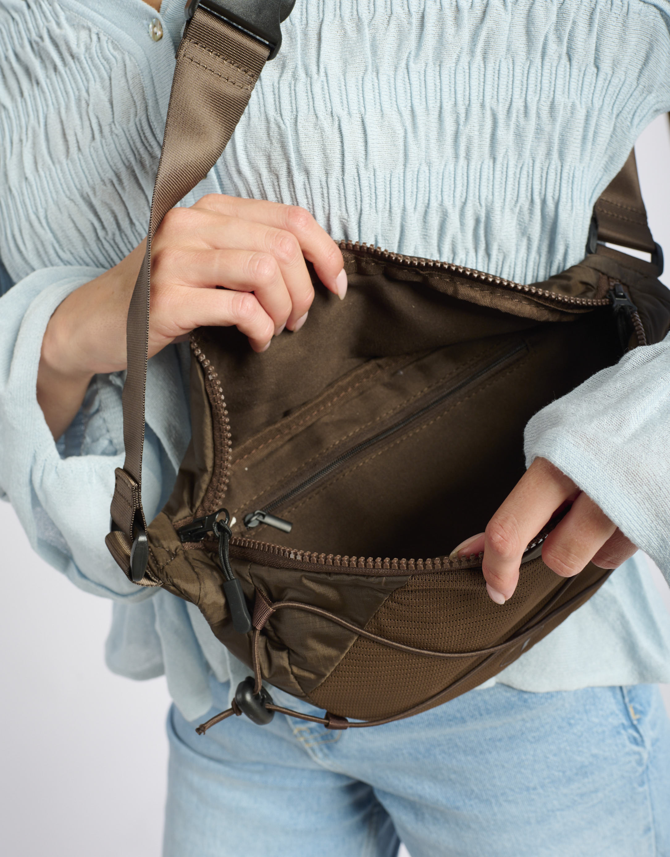 Arkk - תיק פאוצ' ניילון BUMBAG - חום2