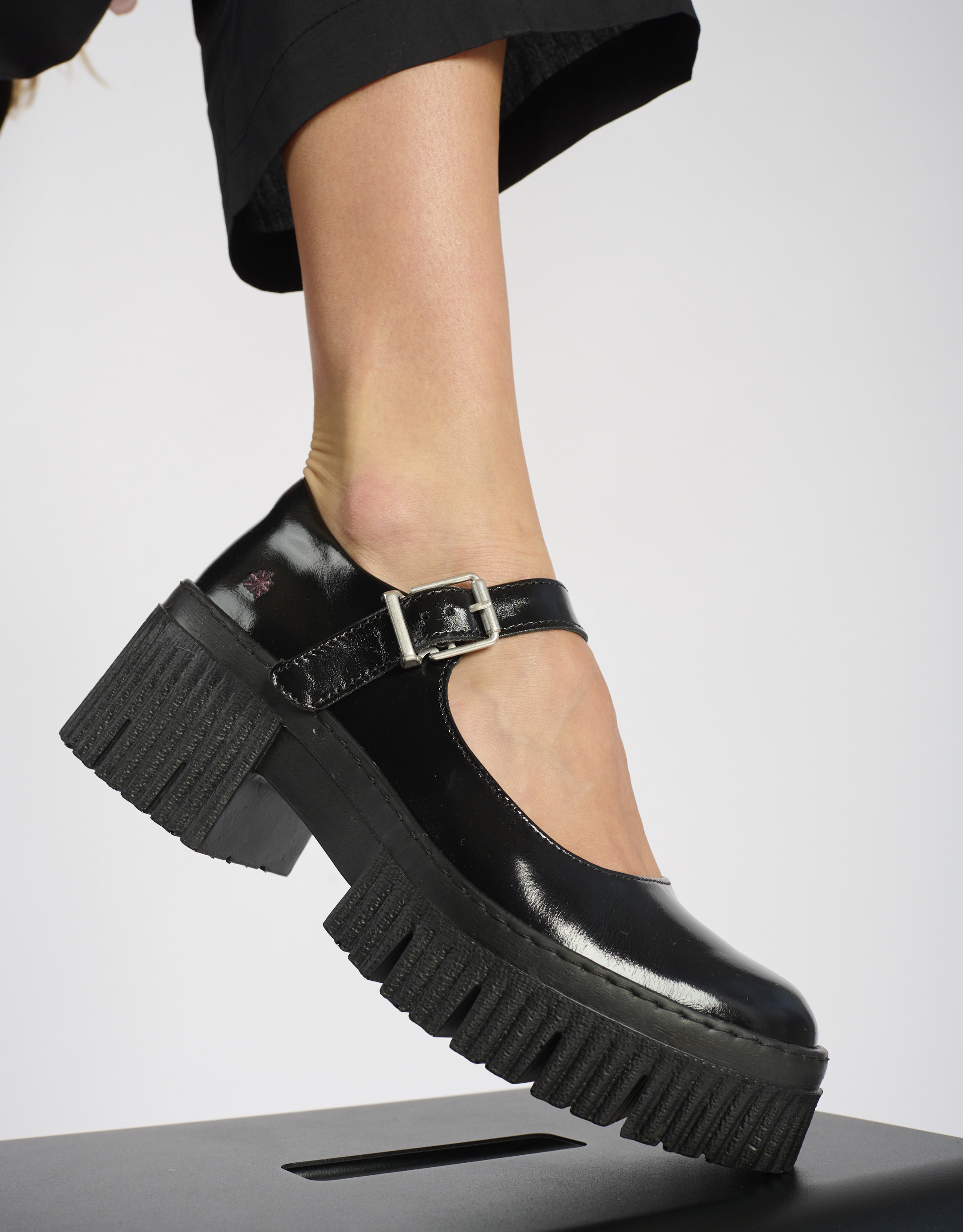 נעלי נשים - Art - נעלי בובה YORK - שחור מבריק2