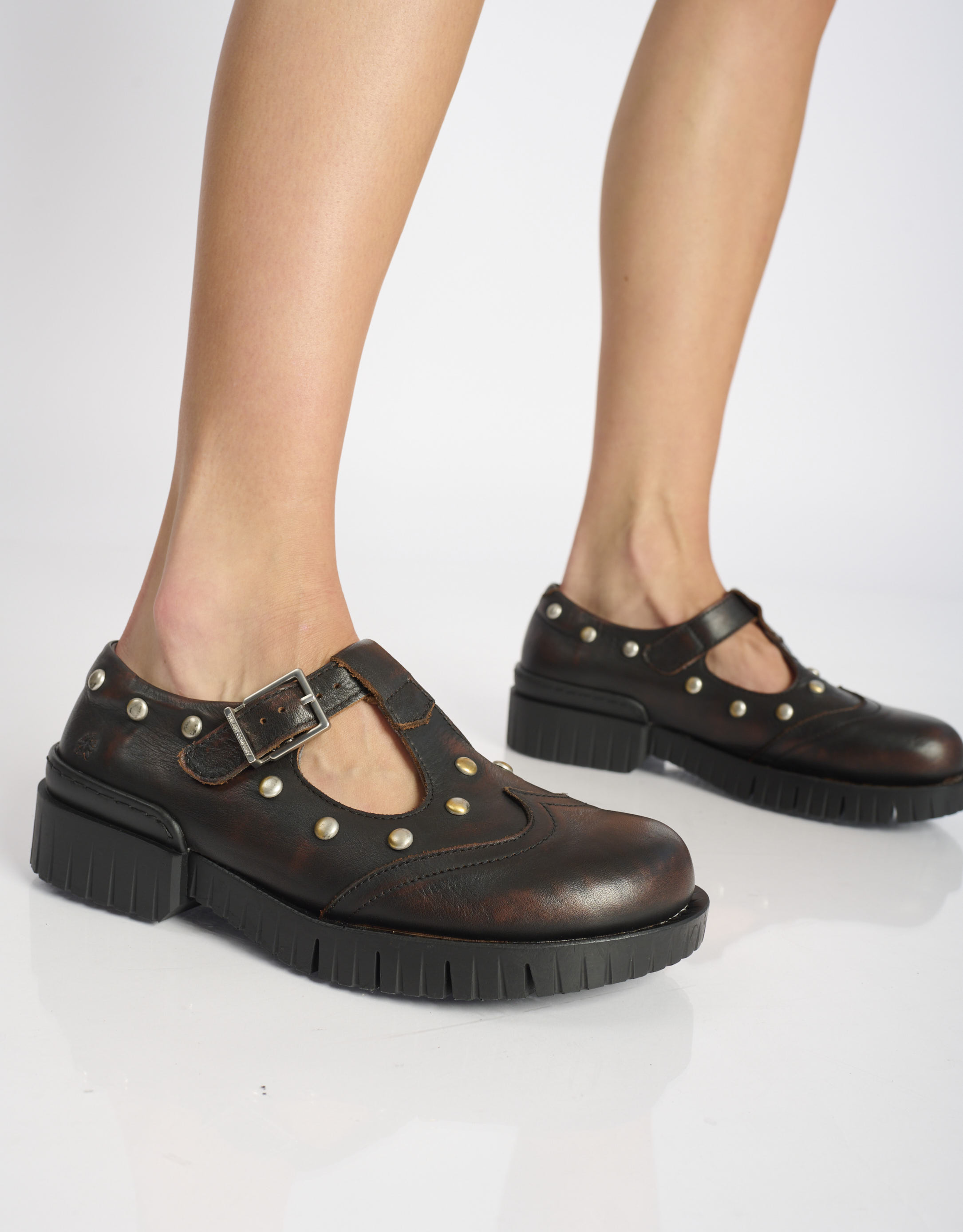 נעלי נשים - Art - נעלי בובה עם ניטים OXFORD - חום1