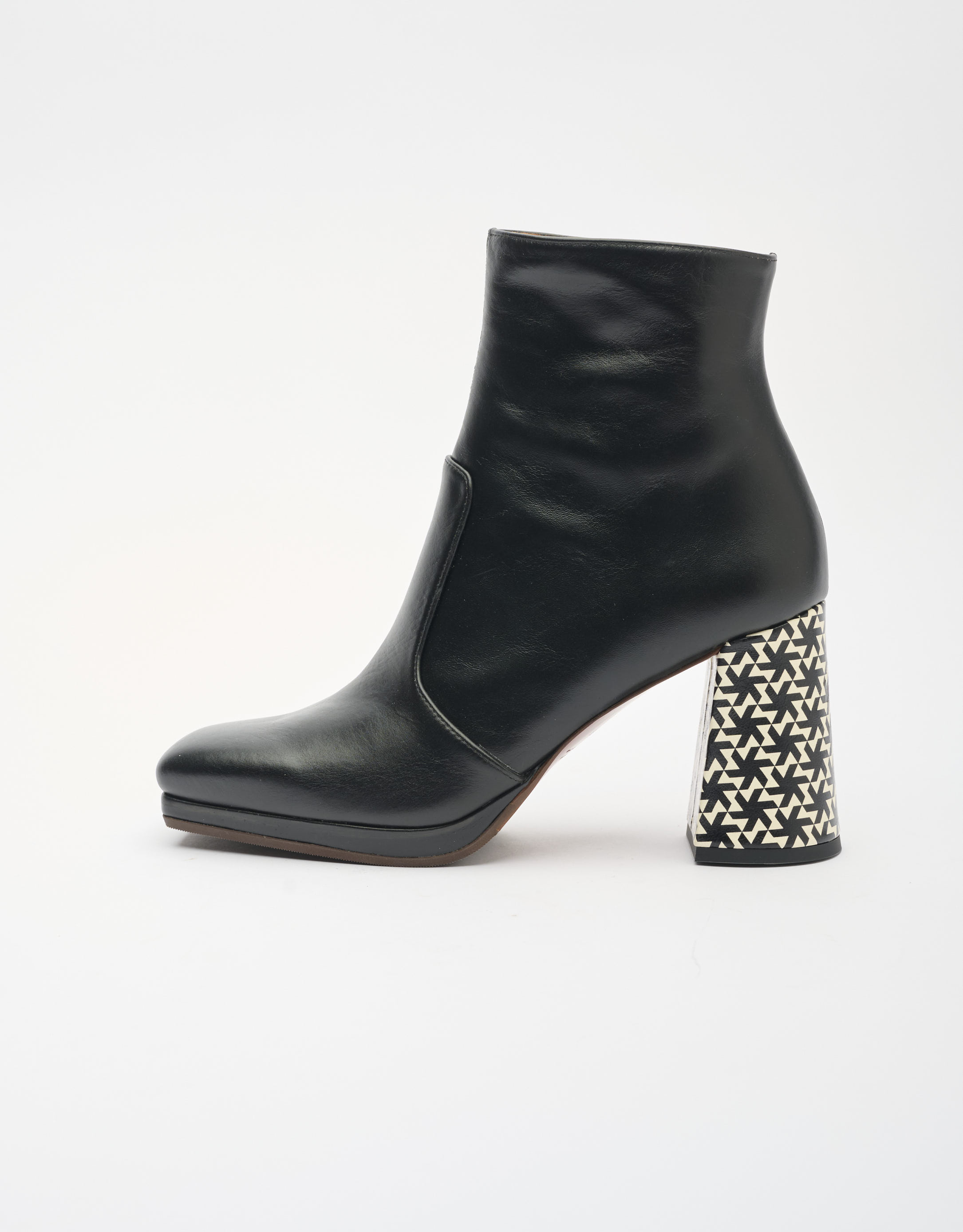 נעלי נשים - Chie Mihara - מגפונים עם עקב XELUX - שחור1