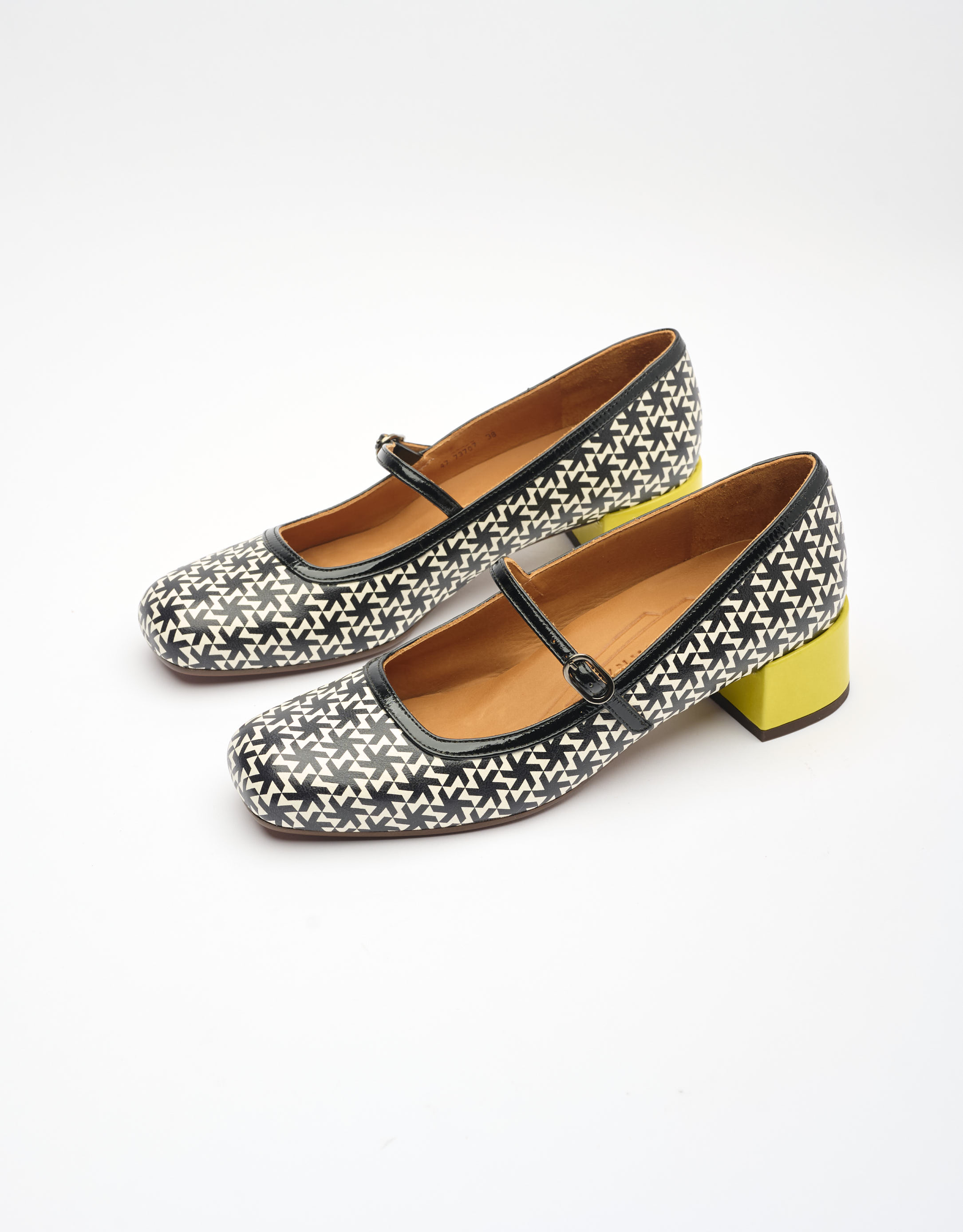 נעלי נשים - Chie Mihara - נעלי בובה עם עקב RENI - שחור לבן2