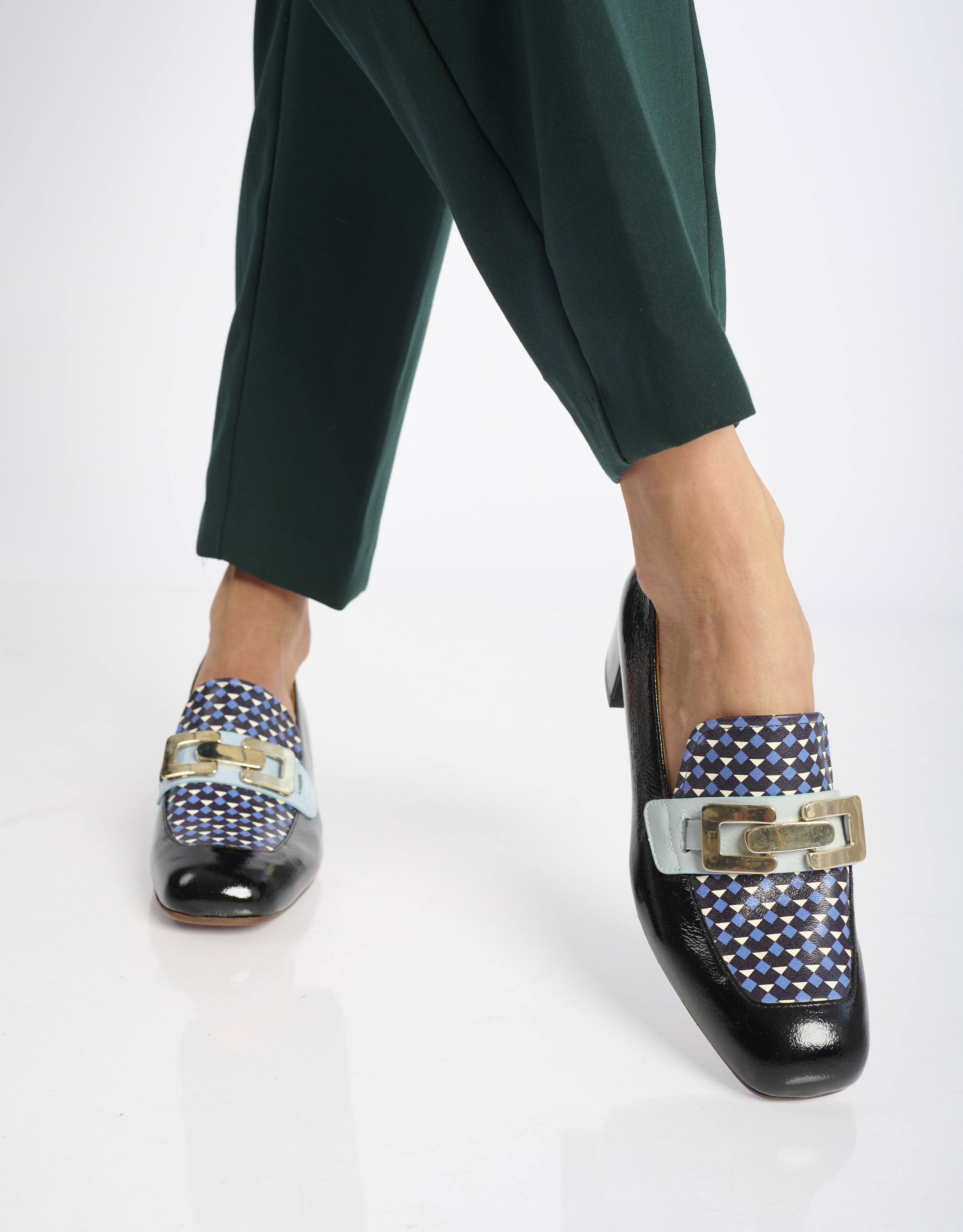 נעלי נשים - Chie Mihara - נעלי מוקסין עם עקב RANCI - שחור4