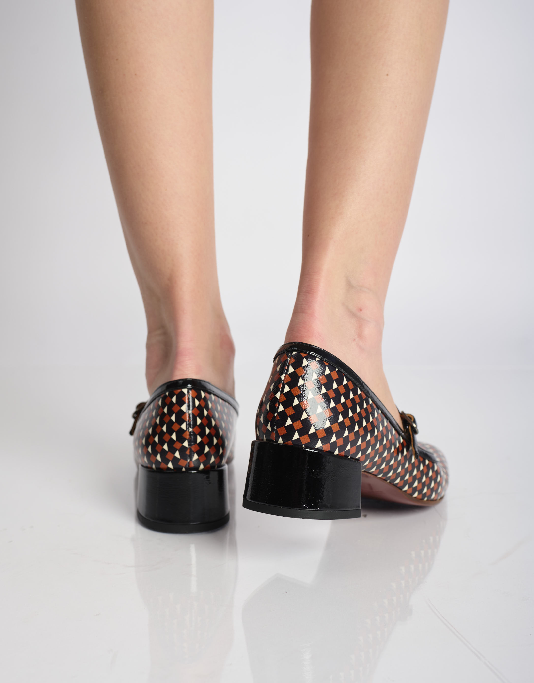 נעלי נשים - Chie Mihara - נעלי בובה עם עקב RENI - שחור חום4