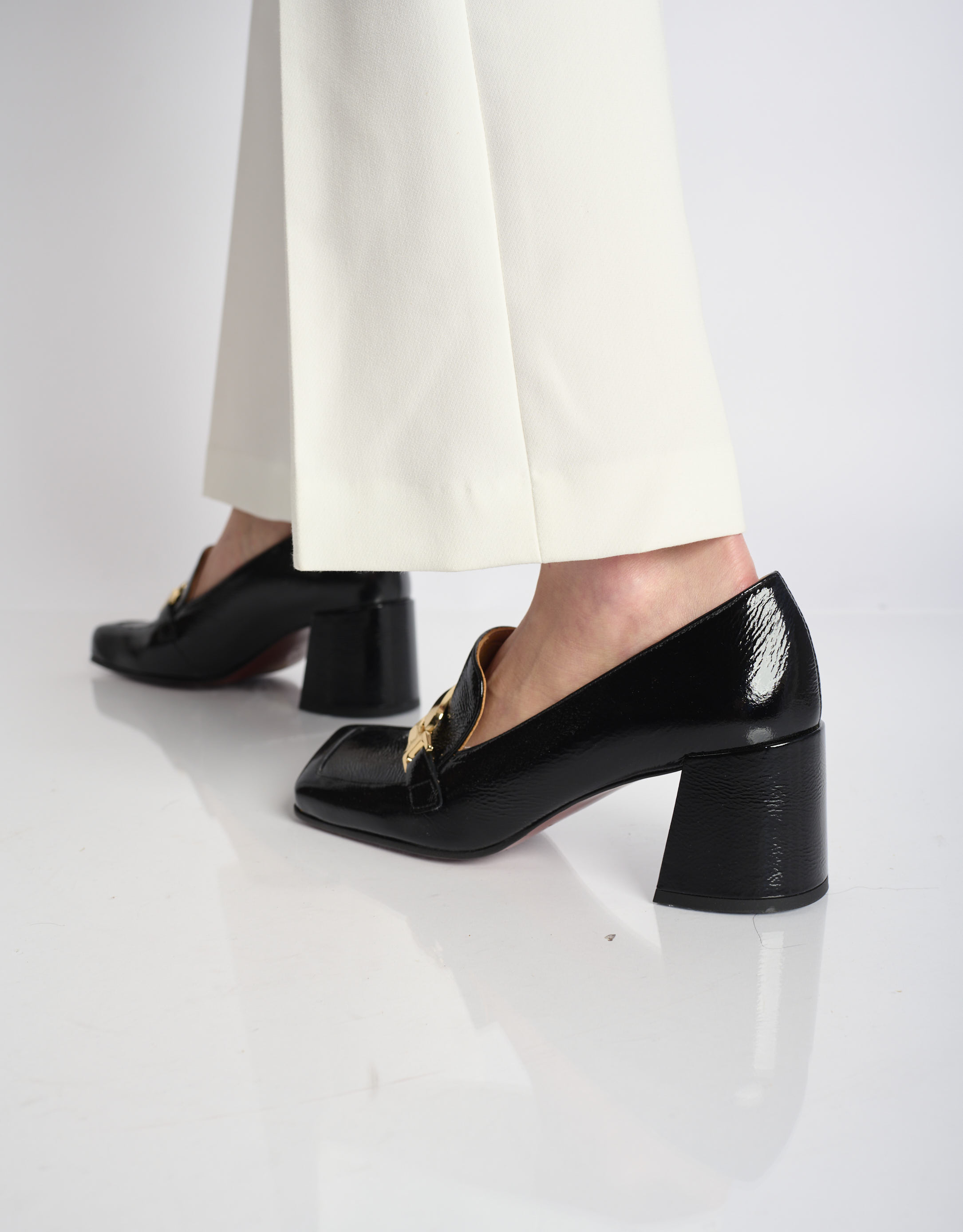 נעלי נשים - Chie Mihara - נעלי מוקסין עם עקב URSALI - שחור4