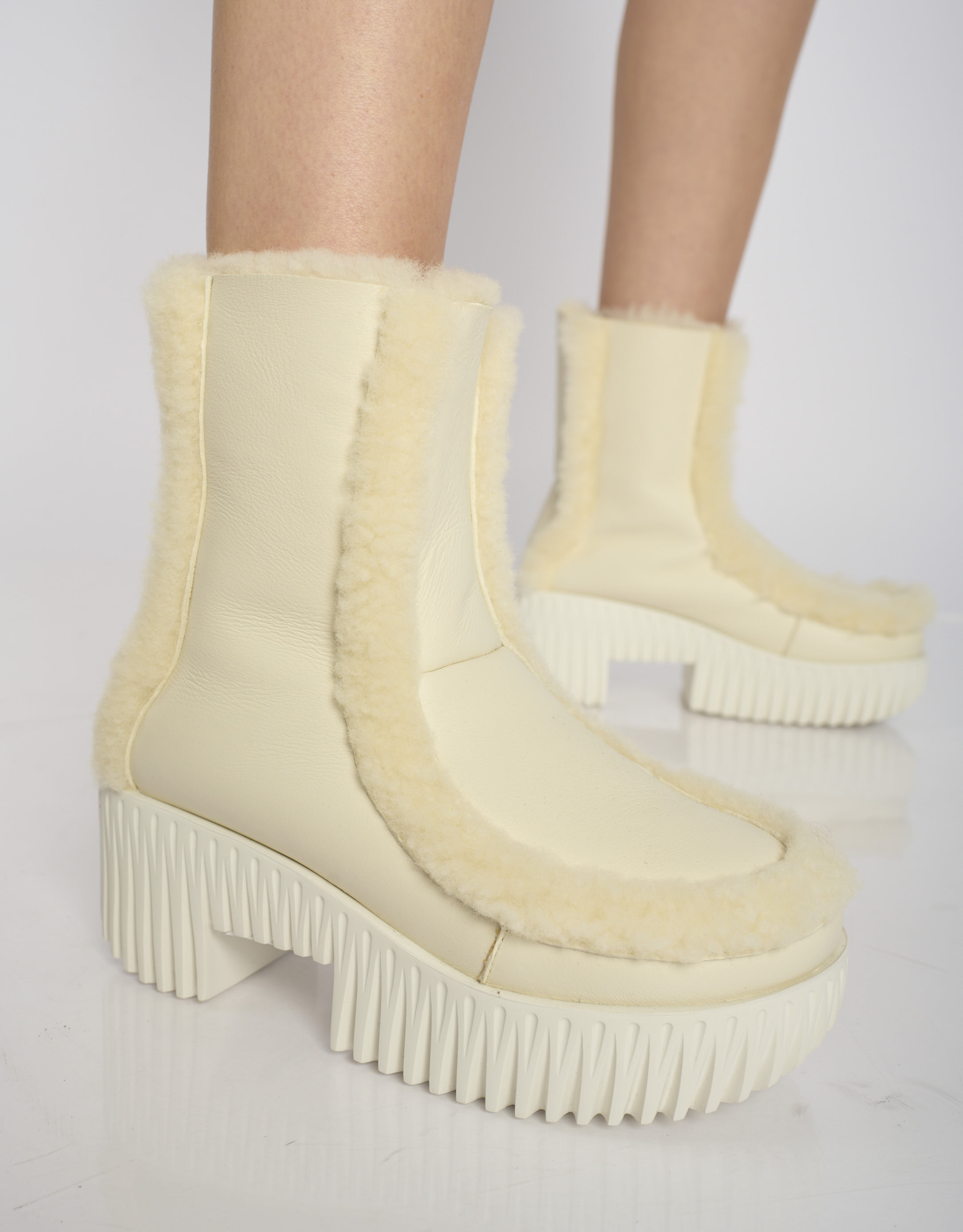 נעלי נשים - 4CCCCEES - מגפי זמש פרווה PLIA FERO - לבן2