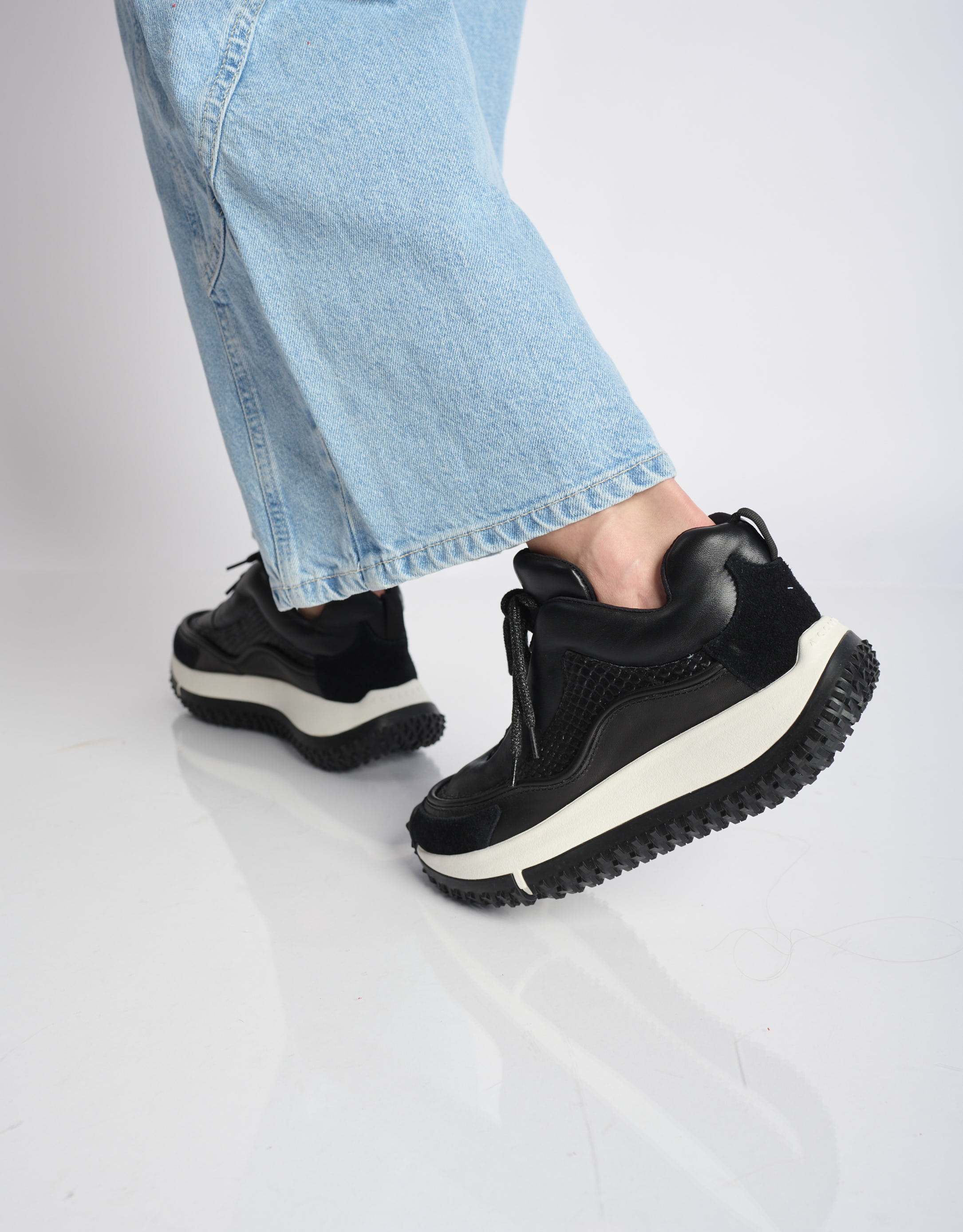 נעלי נשים - 4CCCCEES - סניקרס עור KAPOK SWAN - שחור4