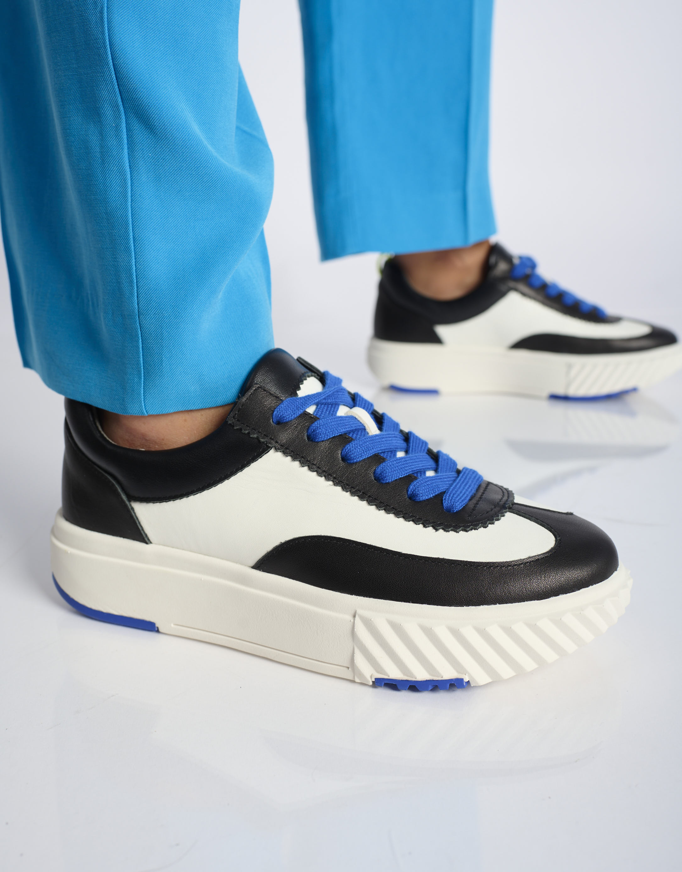 נעלי נשים - 4CCCCEES - סניקרס עור RAY RETA - שחור לבן2