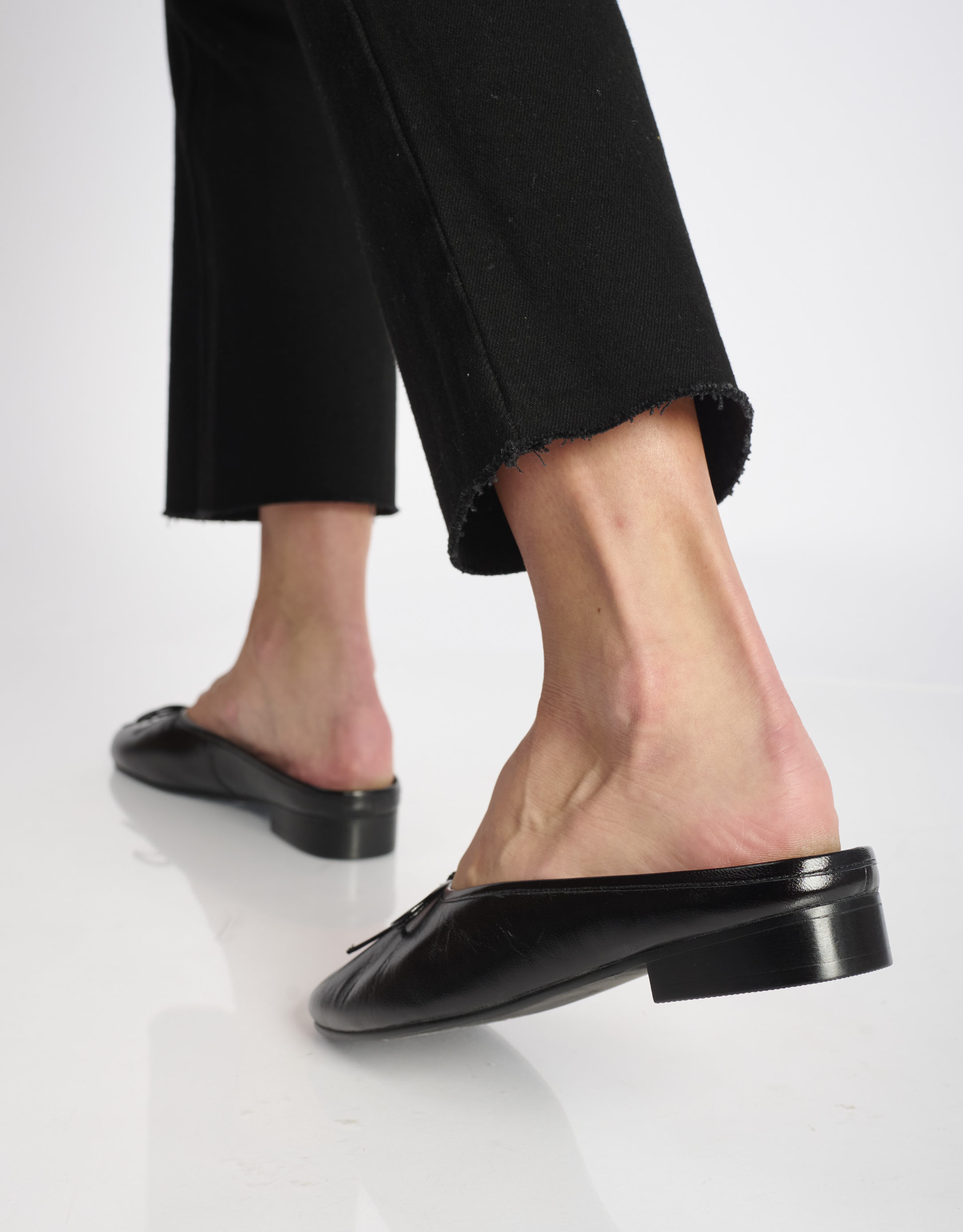 נעלי נשים - Yuko Imanishi - כפכפים שטוחים MINI - שחור4