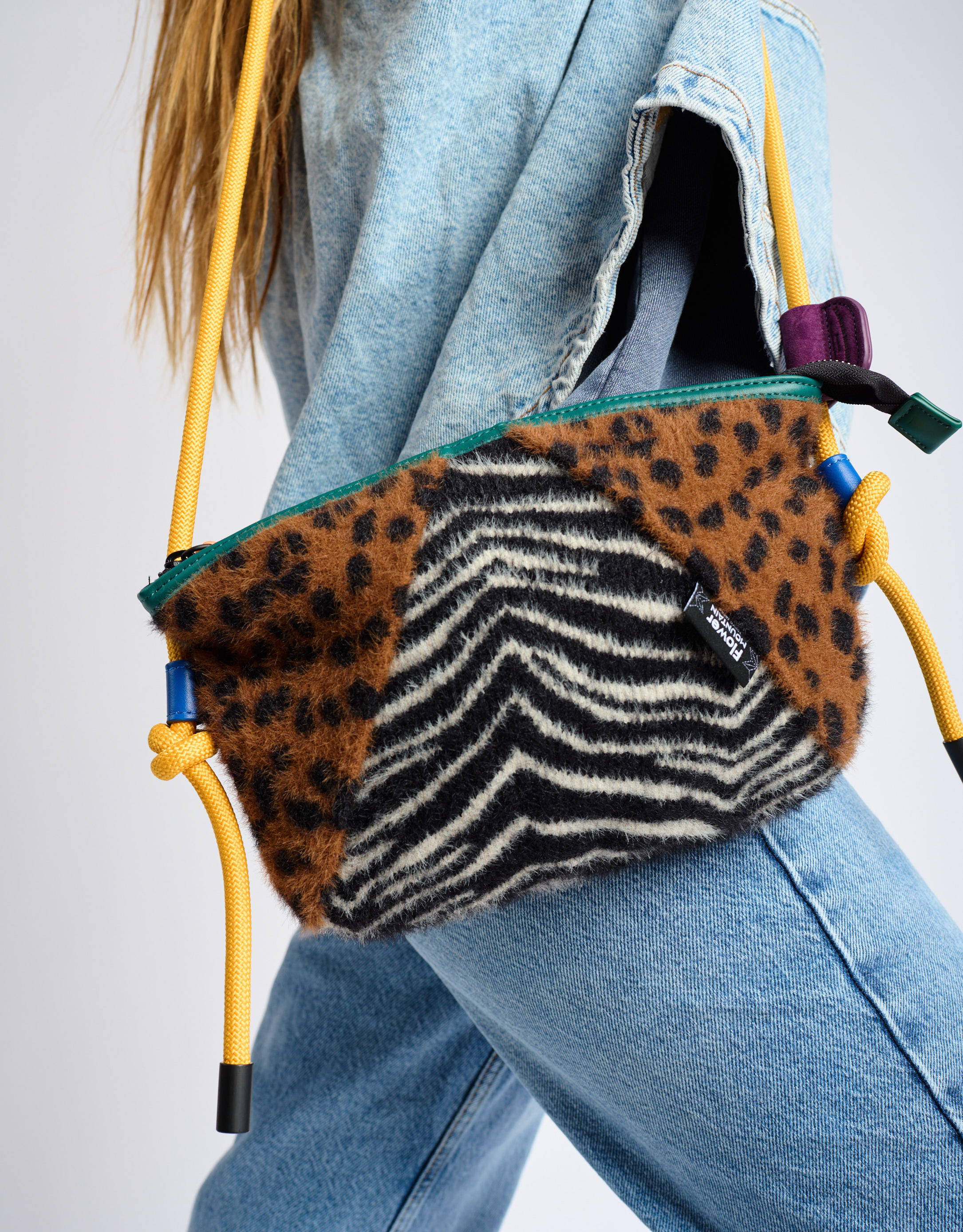 נעלי נשים - Flower Mountain - תיק צד POCKET FM - זברה1