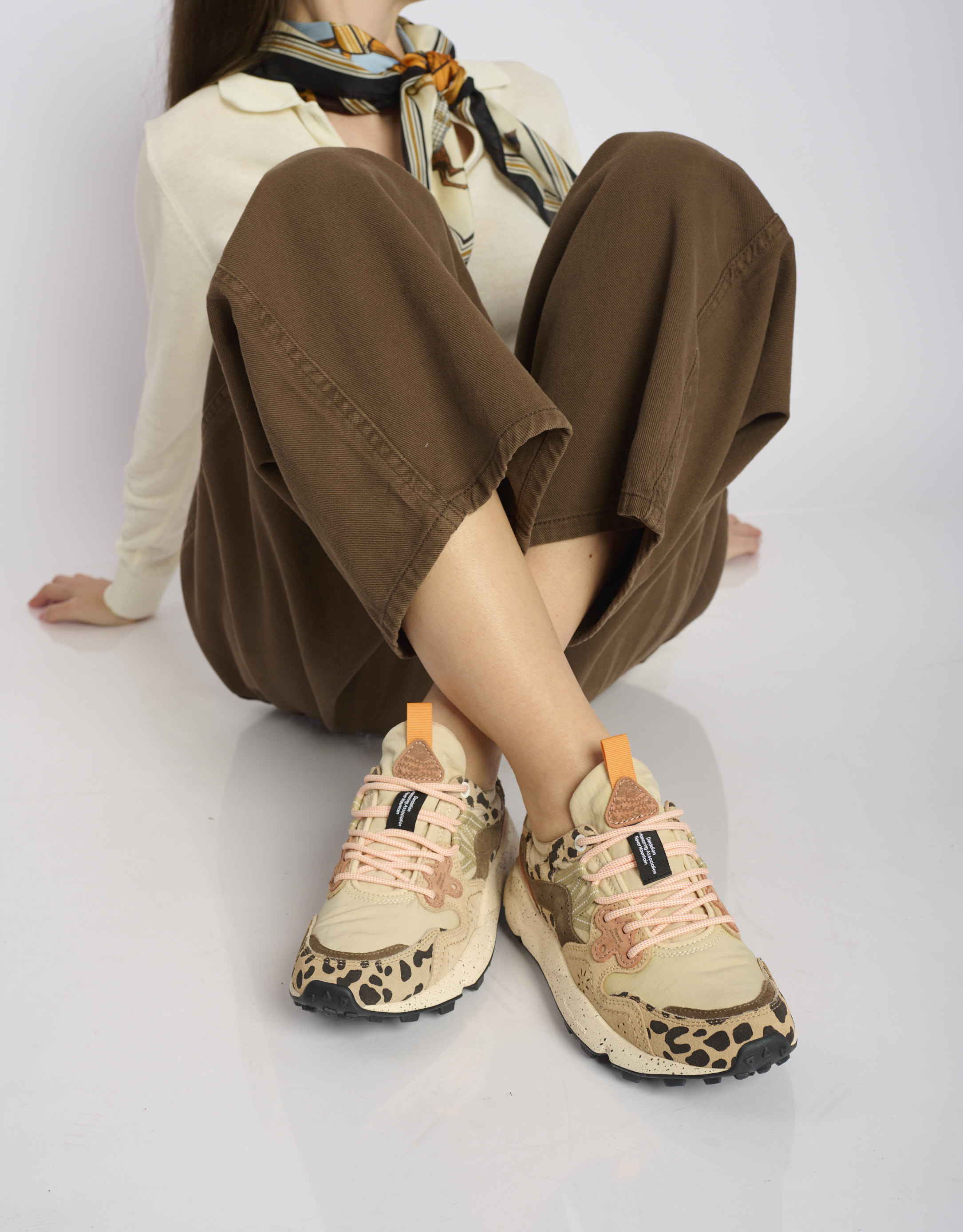 נעלי נשים - Flower Mountain - סניקרס מנומרות YAMANO - בז'   חום1