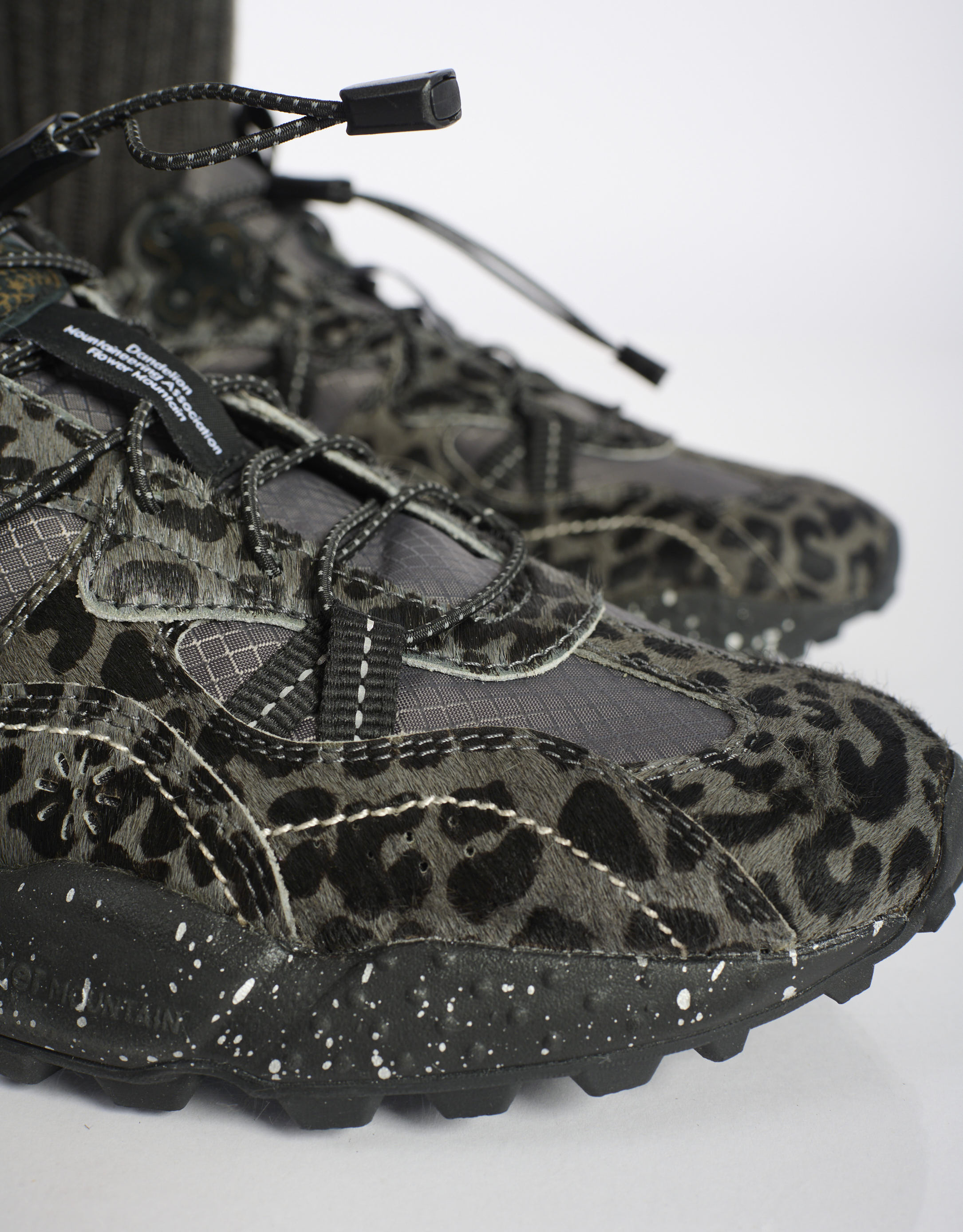 נעלי נשים - Flower Mountain - סניקרס מנומרות TIGER HILL - שחור אפור3