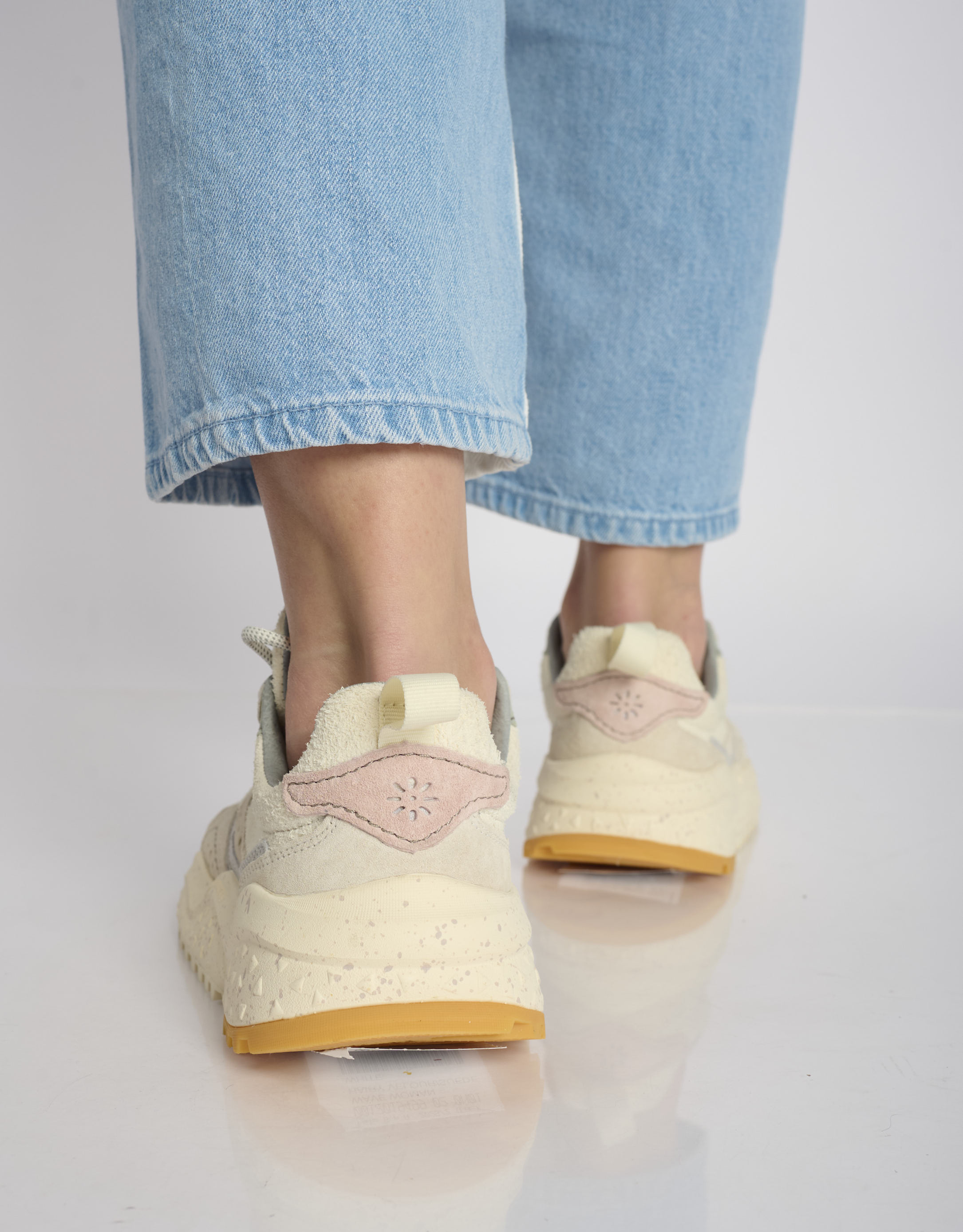 נעלי נשים - Flower Mountain - סניקרס זמש ובד WAVE - לבן3