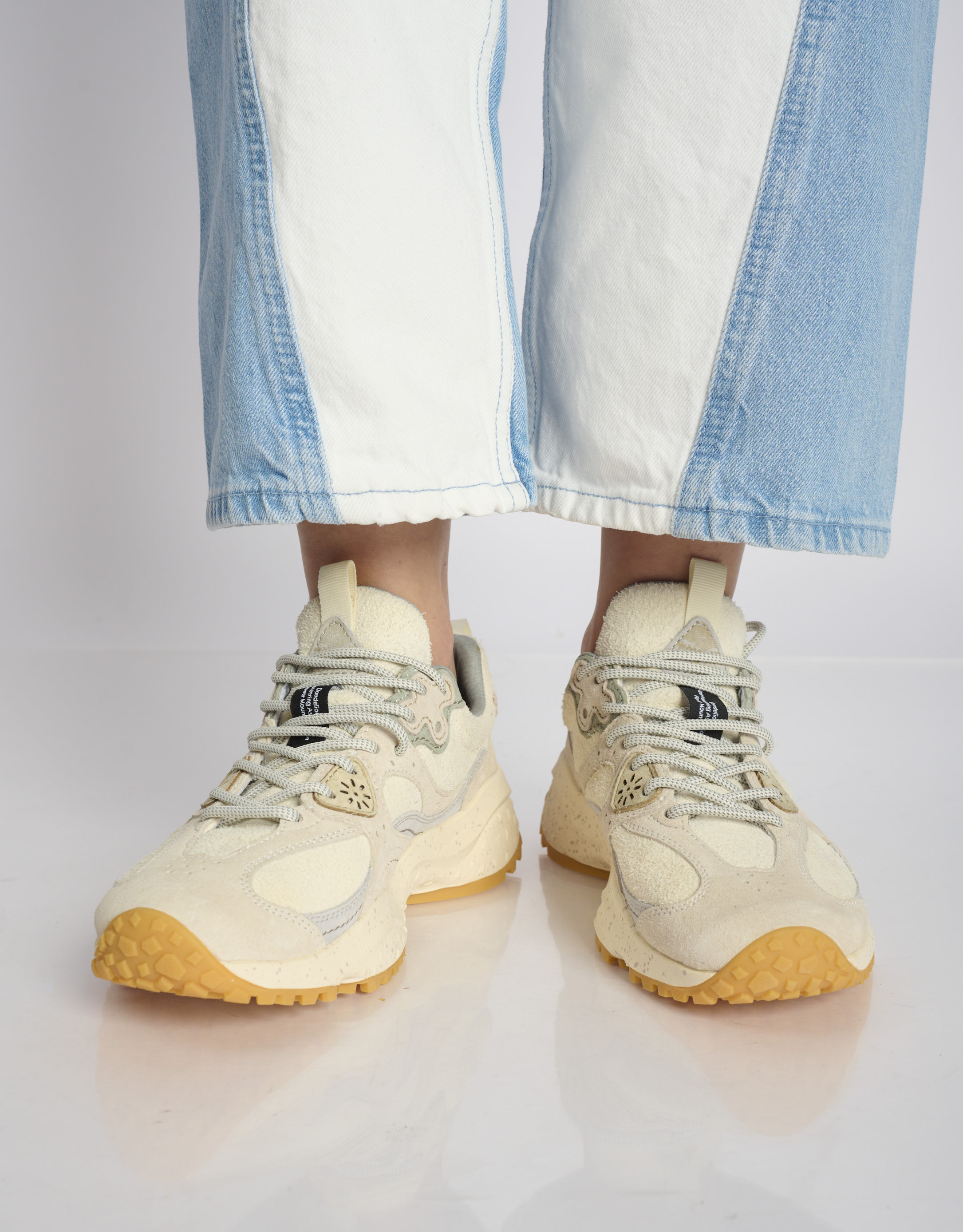 נעלי נשים - Flower Mountain - סניקרס זמש ובד WAVE - לבן4