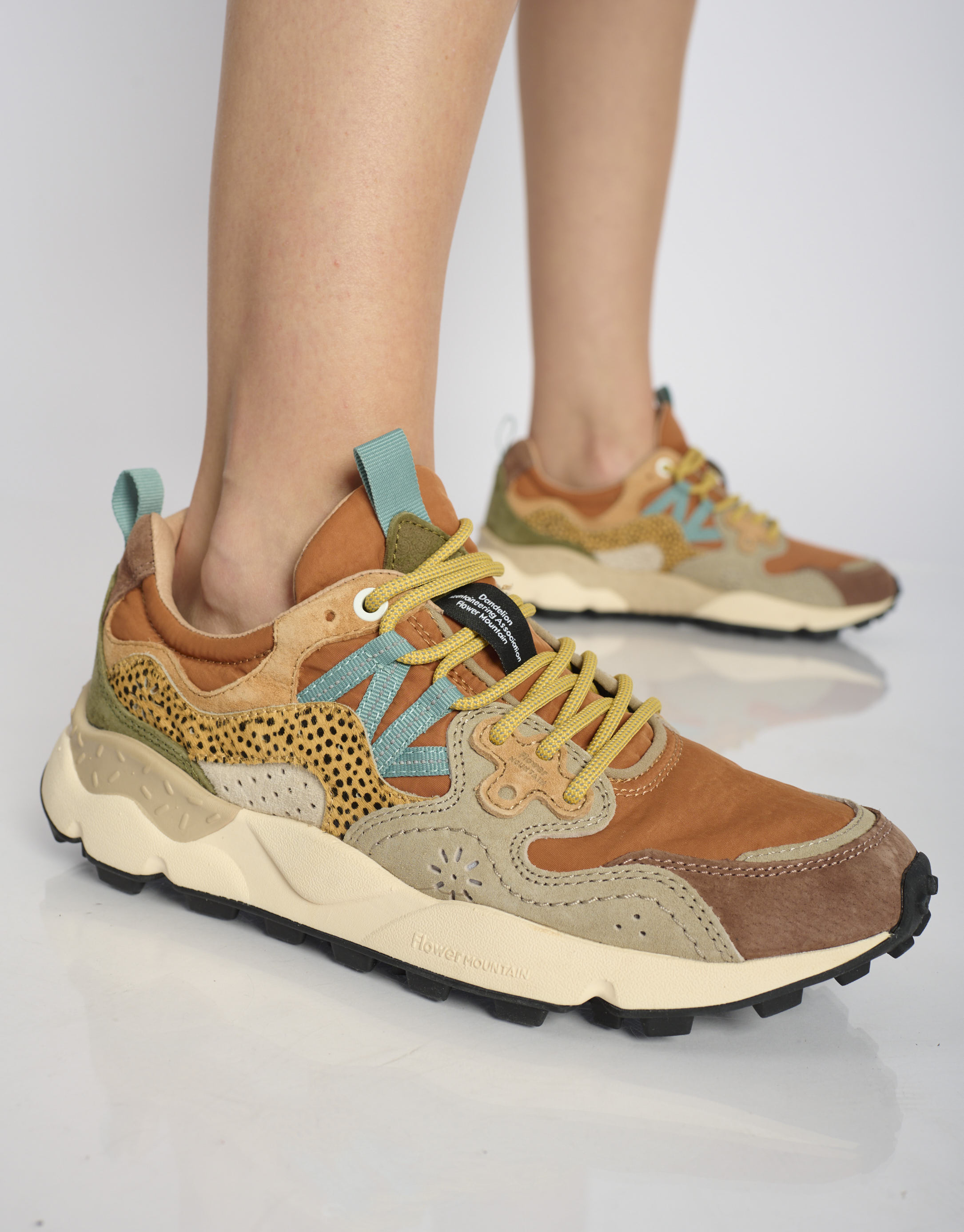 נעלי נשים - Flower Mountain - סניקרס מנומרות YAMANO - חום4