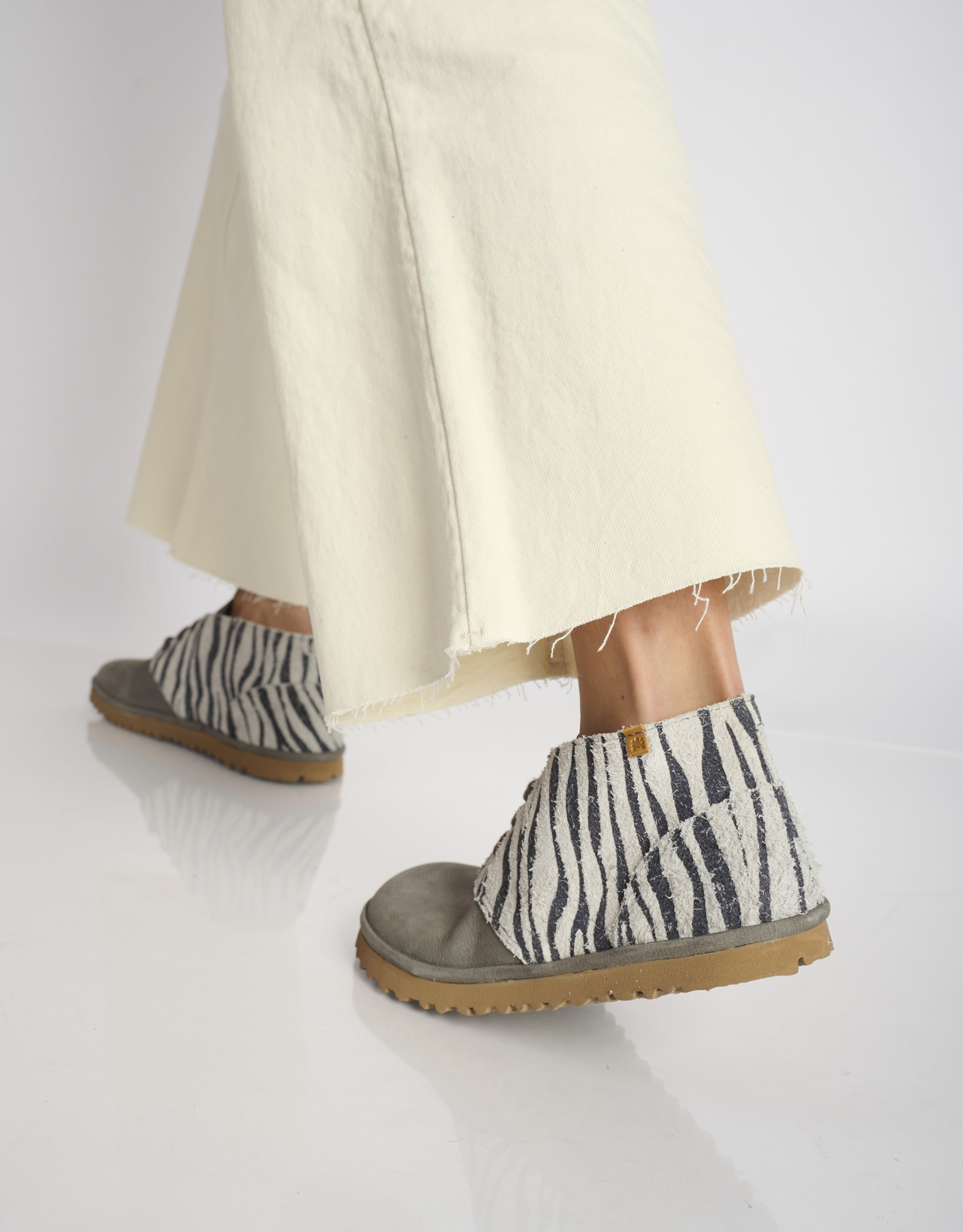 נעלי נשים - El Naturalista - נעליים משולבות TRIBU - זברה4