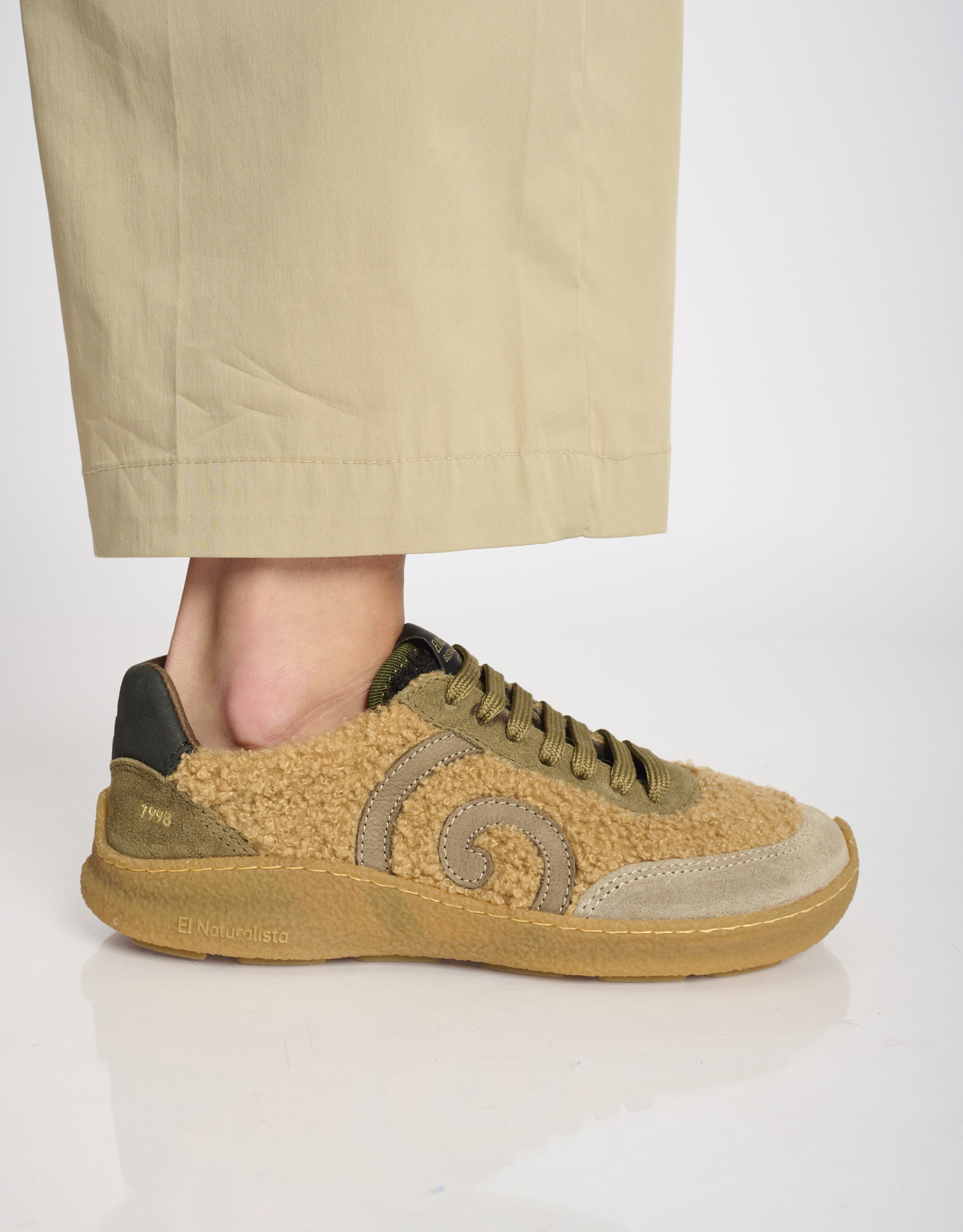 נעלי נשים - El Naturalista - סניקרס OROEL - קאמל1