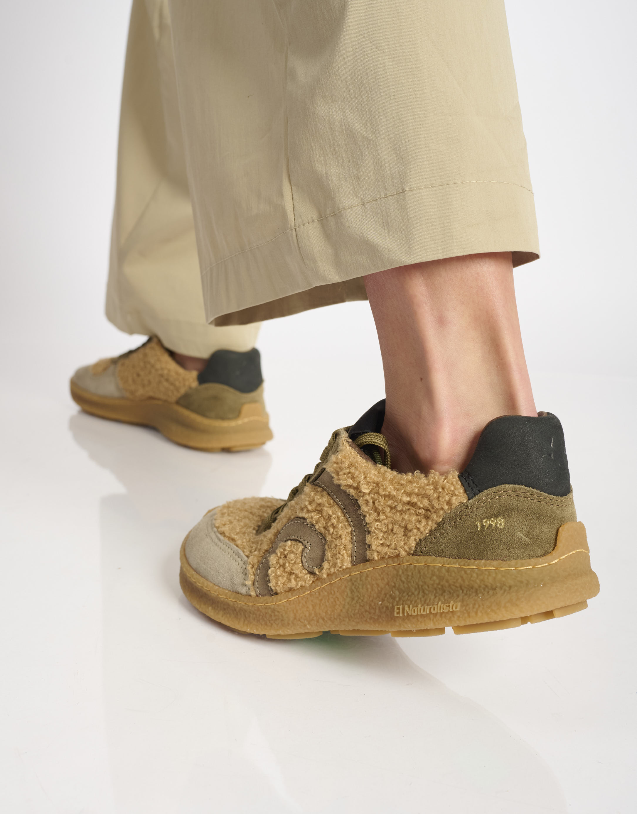 נעלי נשים - El Naturalista - סניקרס OROEL - קאמל4