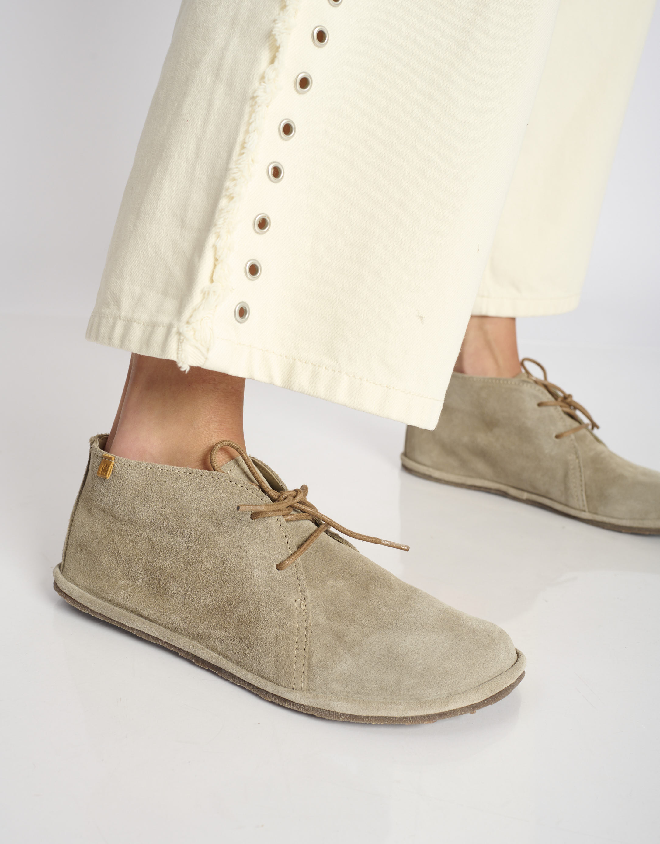 נעלי נשים - El Naturalista - נעלי זמש BARE - אפור חום2