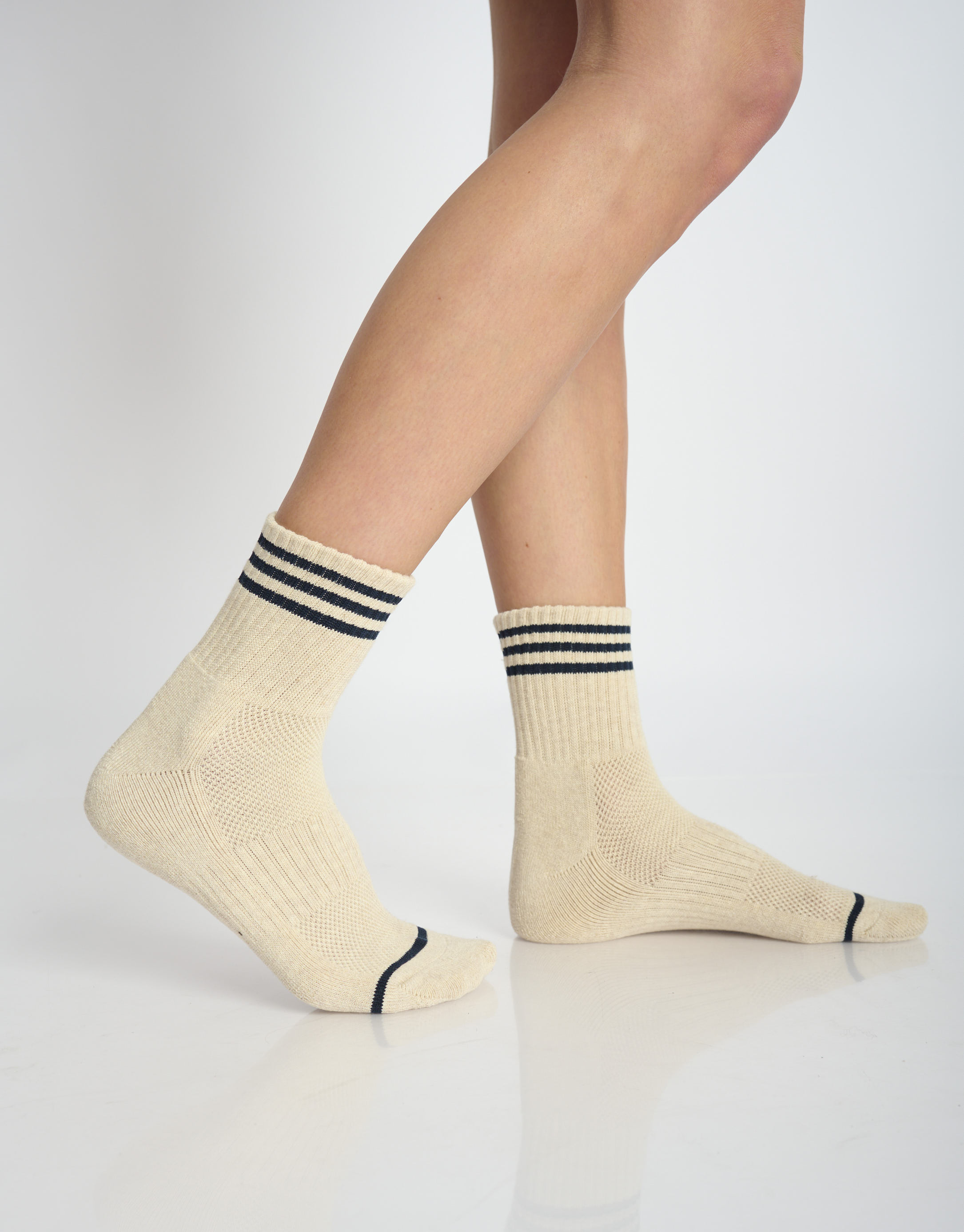 נעלי נשים -  - גרביים GIRLFRIEND - בז'2