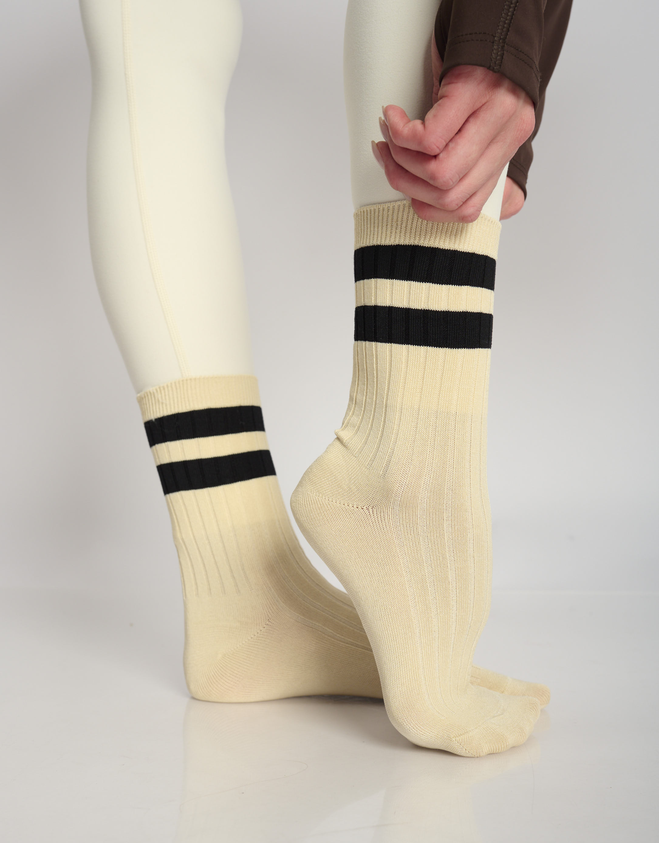 נעלי נשים -  - גרביים HER VARSITY - אופוויט1