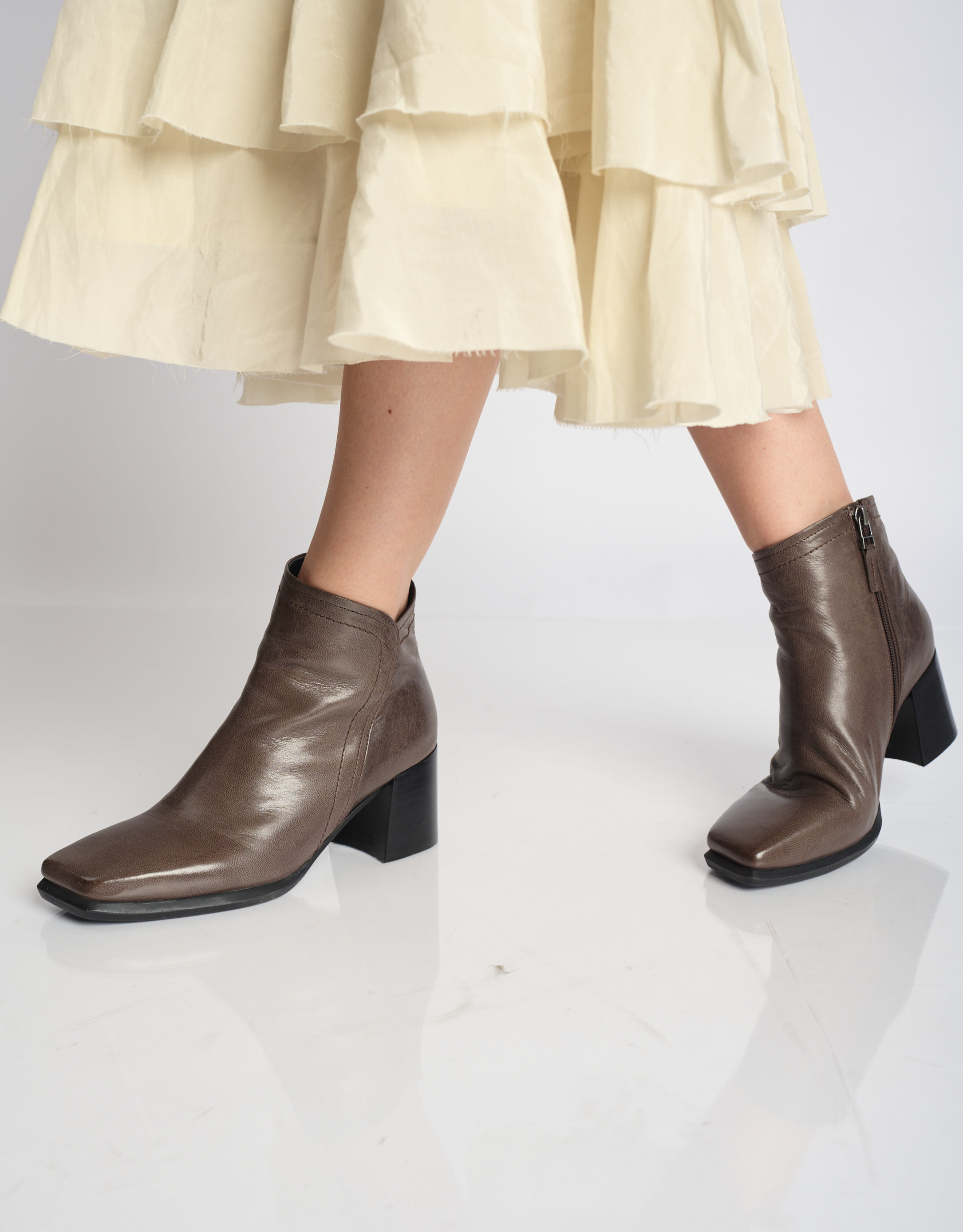 נעלי נשים - Yuko Imanishi - מגפונים עם עקב ORI - חום3