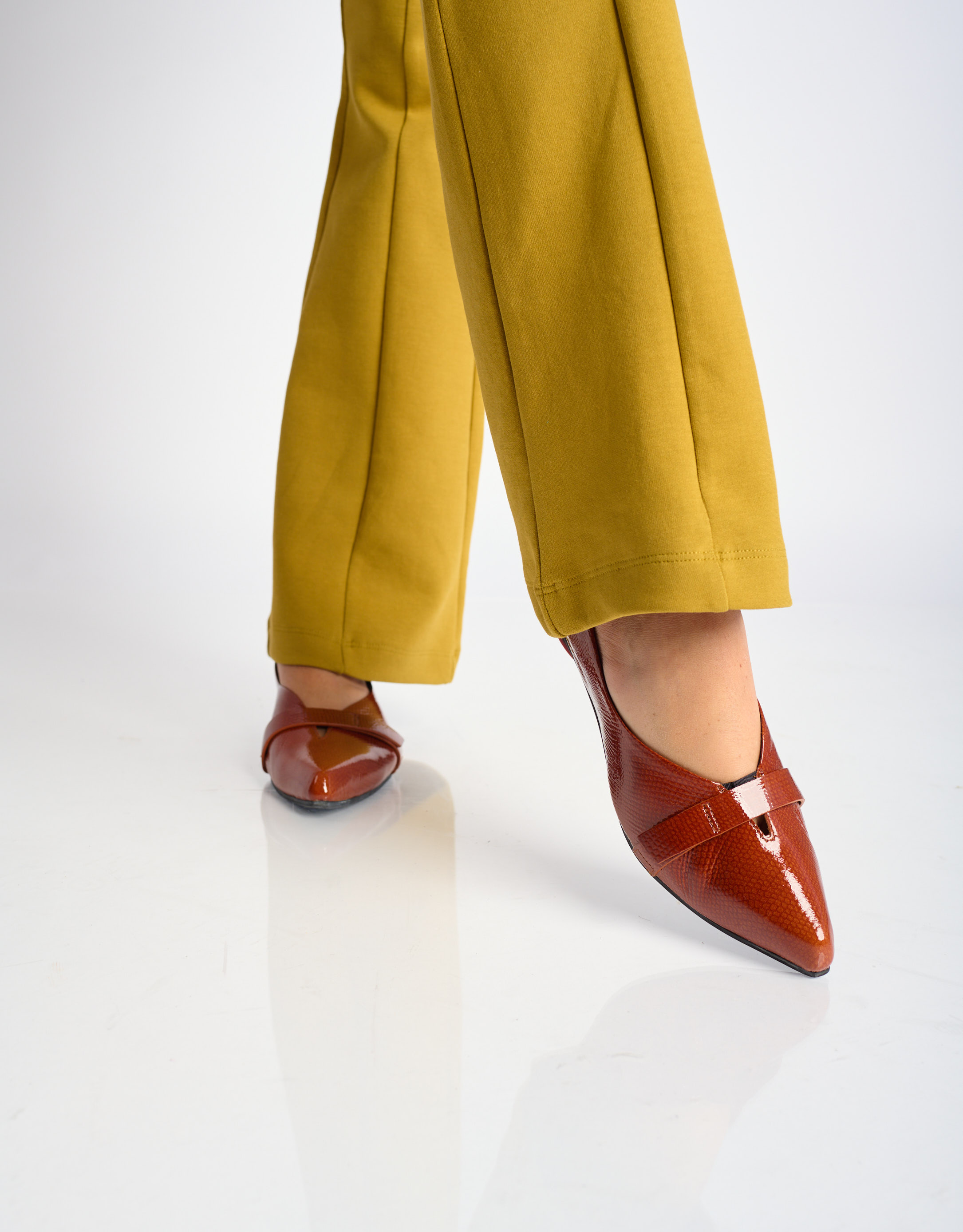 נעלי נשים - Yuko Imanishi - נעלי סירה שטוחות SASA - חום נחש4