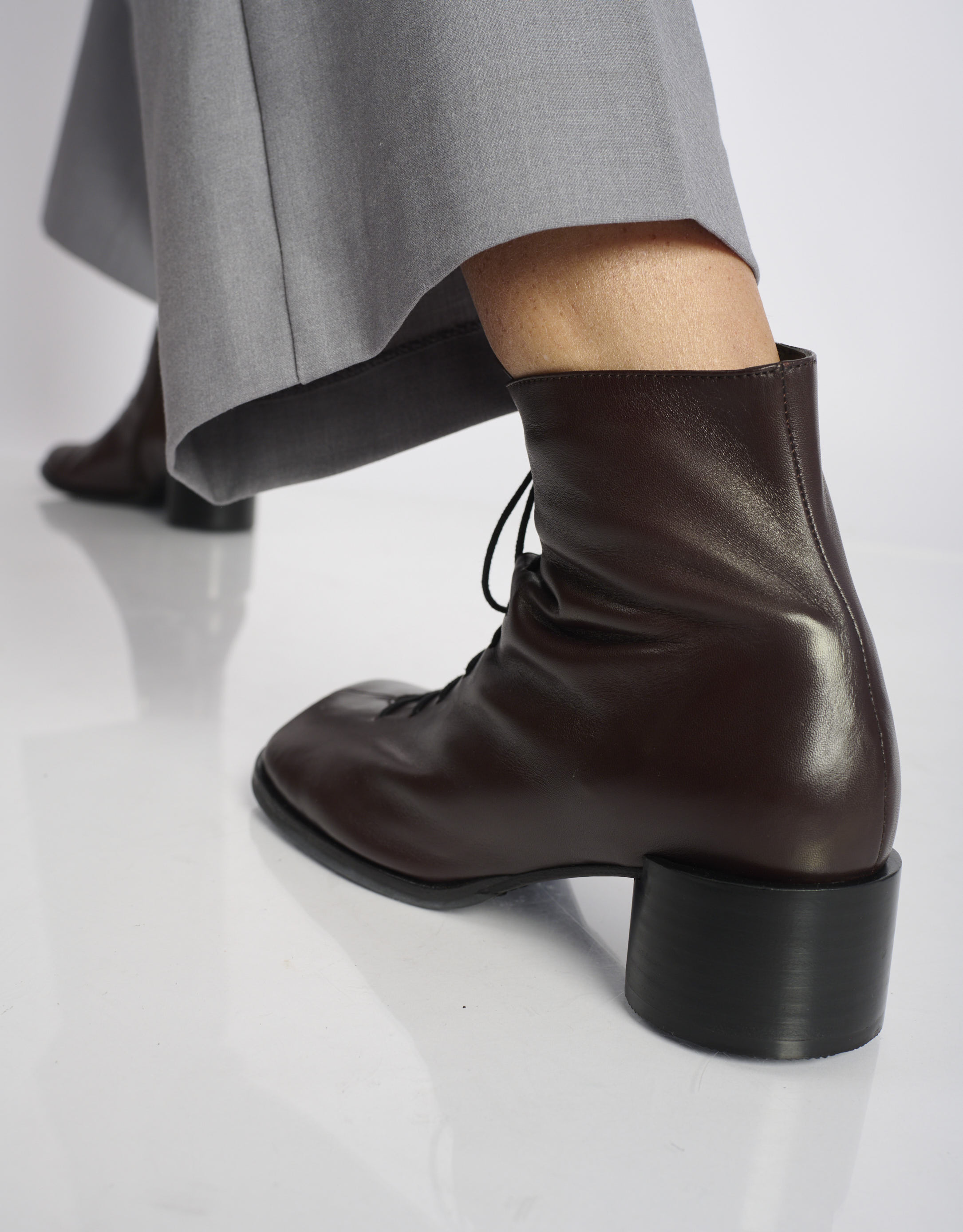 נעלי נשים - Yuko Imanishi - מגפוני עקב ושרוכים KOU - חציל4