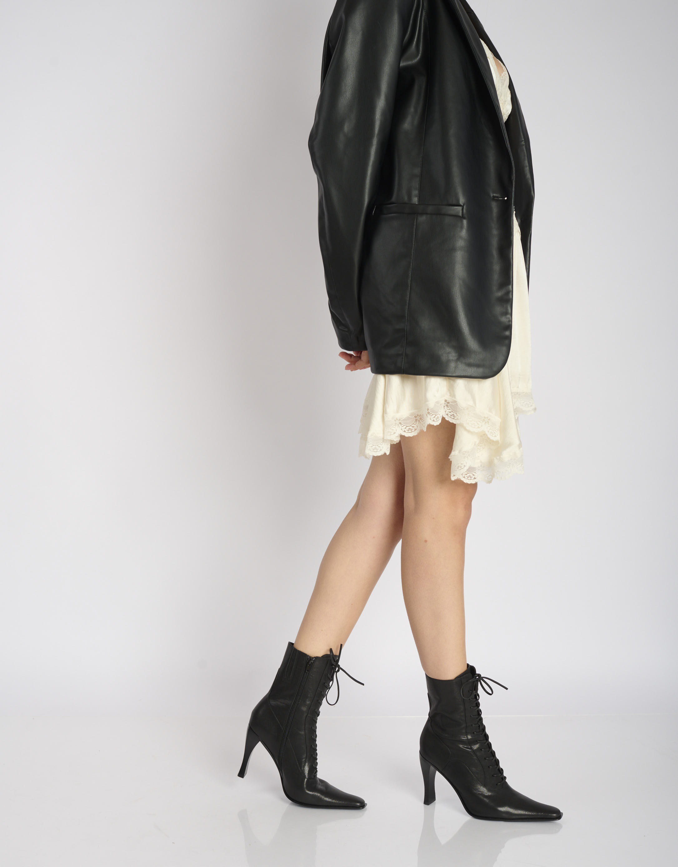 נעלי נשים - Jeffrey Campbell - מגפוני עקב BEBOLDU - שחור4